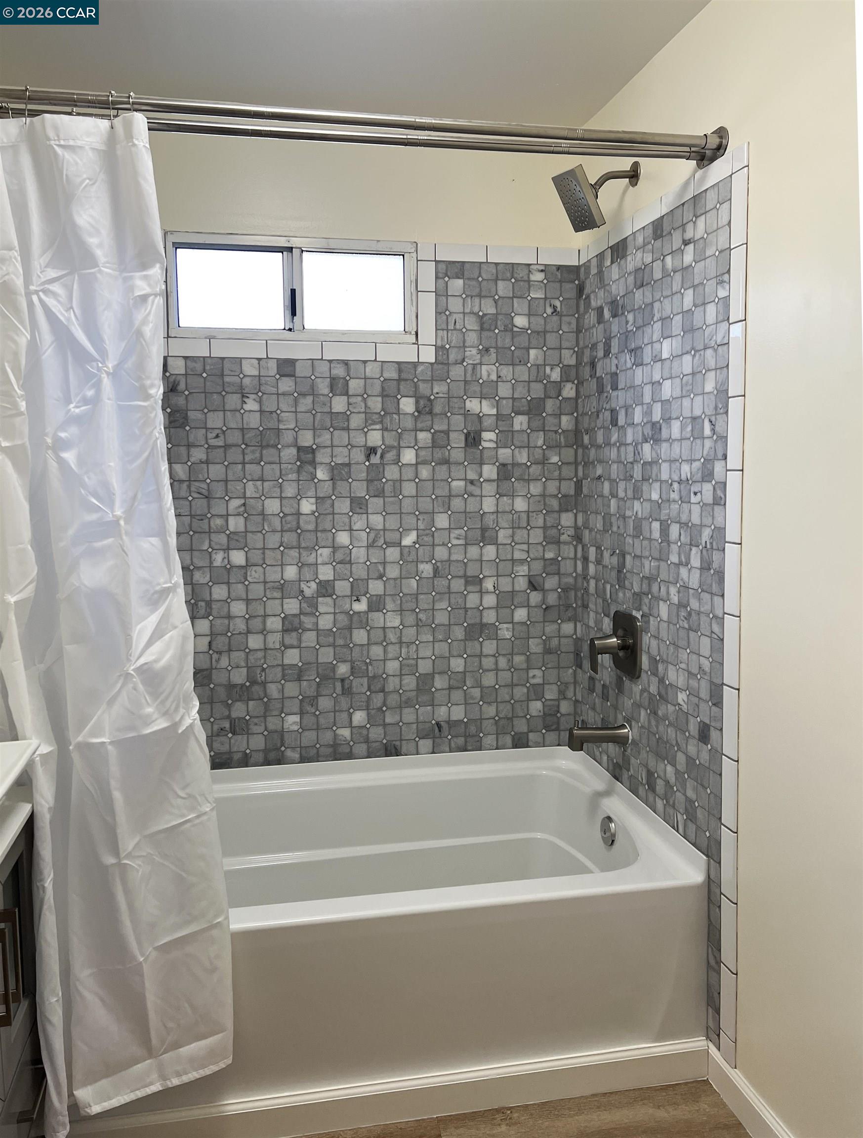 Detail Gallery Image 12 of 46 For 192 Viewmont Ave, Vallejo,  CA 94590 - 3 Beds | 2 Baths