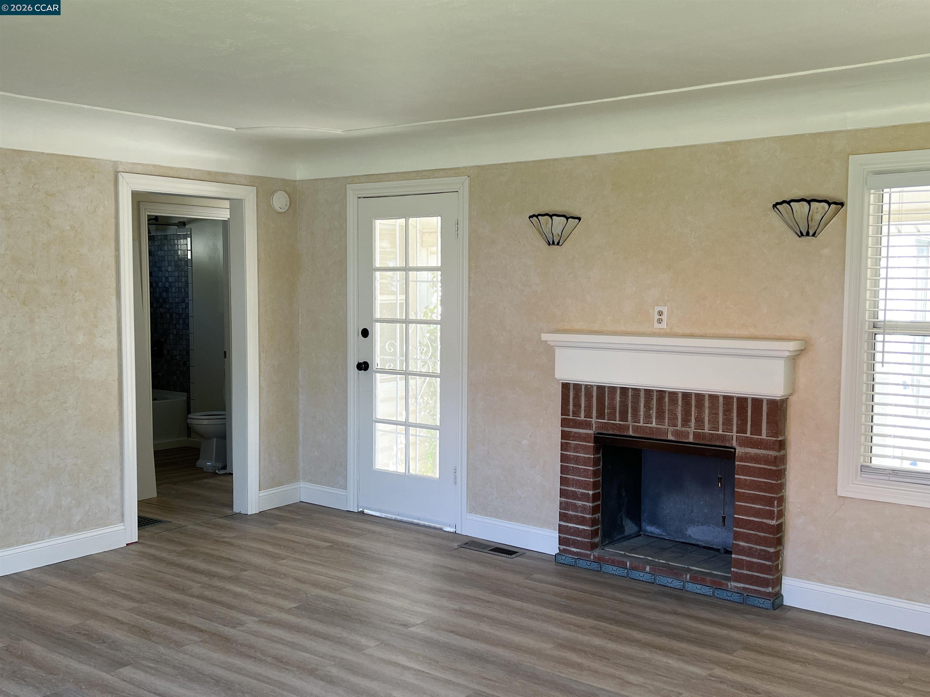 Detail Gallery Image 3 of 46 For 192 Viewmont Ave, Vallejo,  CA 94590 - 3 Beds | 2 Baths