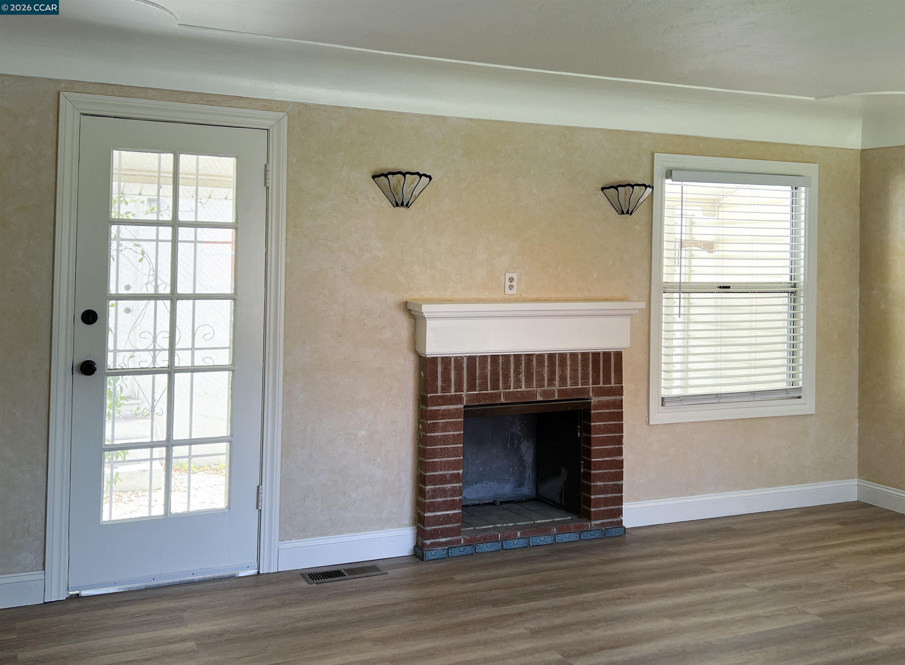 Detail Gallery Image 4 of 46 For 192 Viewmont Ave, Vallejo,  CA 94590 - 3 Beds | 2 Baths