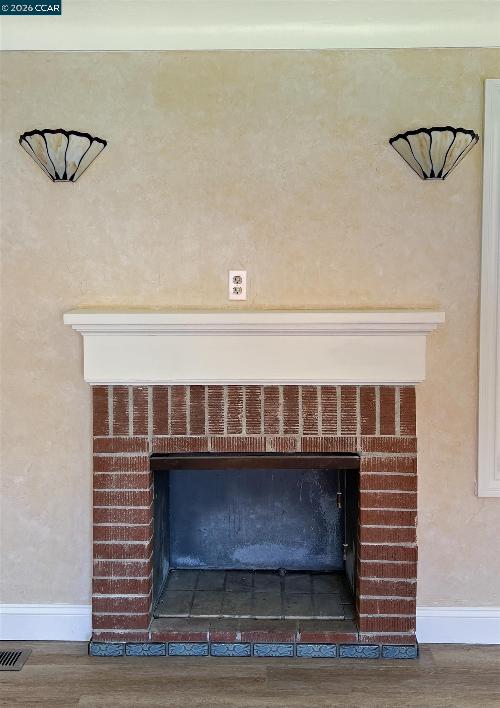 Detail Gallery Image 5 of 46 For 192 Viewmont Ave, Vallejo,  CA 94590 - 3 Beds | 2 Baths