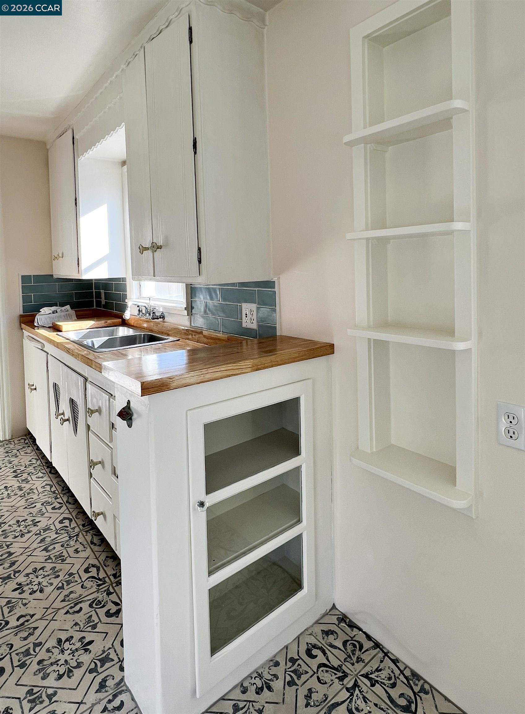 Detail Gallery Image 10 of 46 For 192 Viewmont Ave, Vallejo,  CA 94590 - 3 Beds | 2 Baths