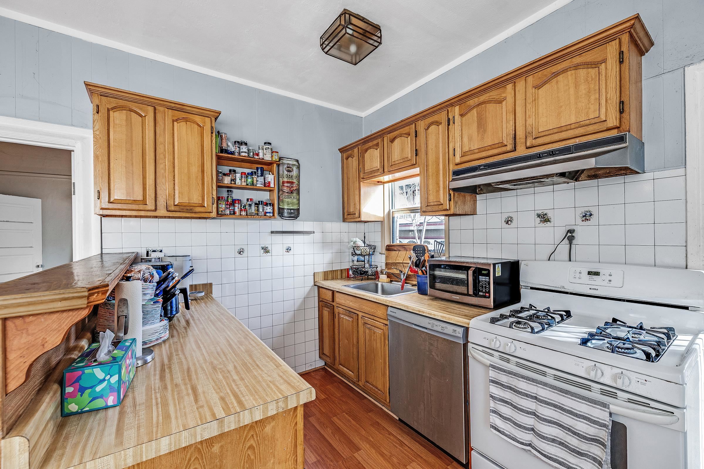 Detail Gallery Image 17 of 38 For 976 Park St, Alameda,  CA 94501 - 5 Beds | 3/1 Baths