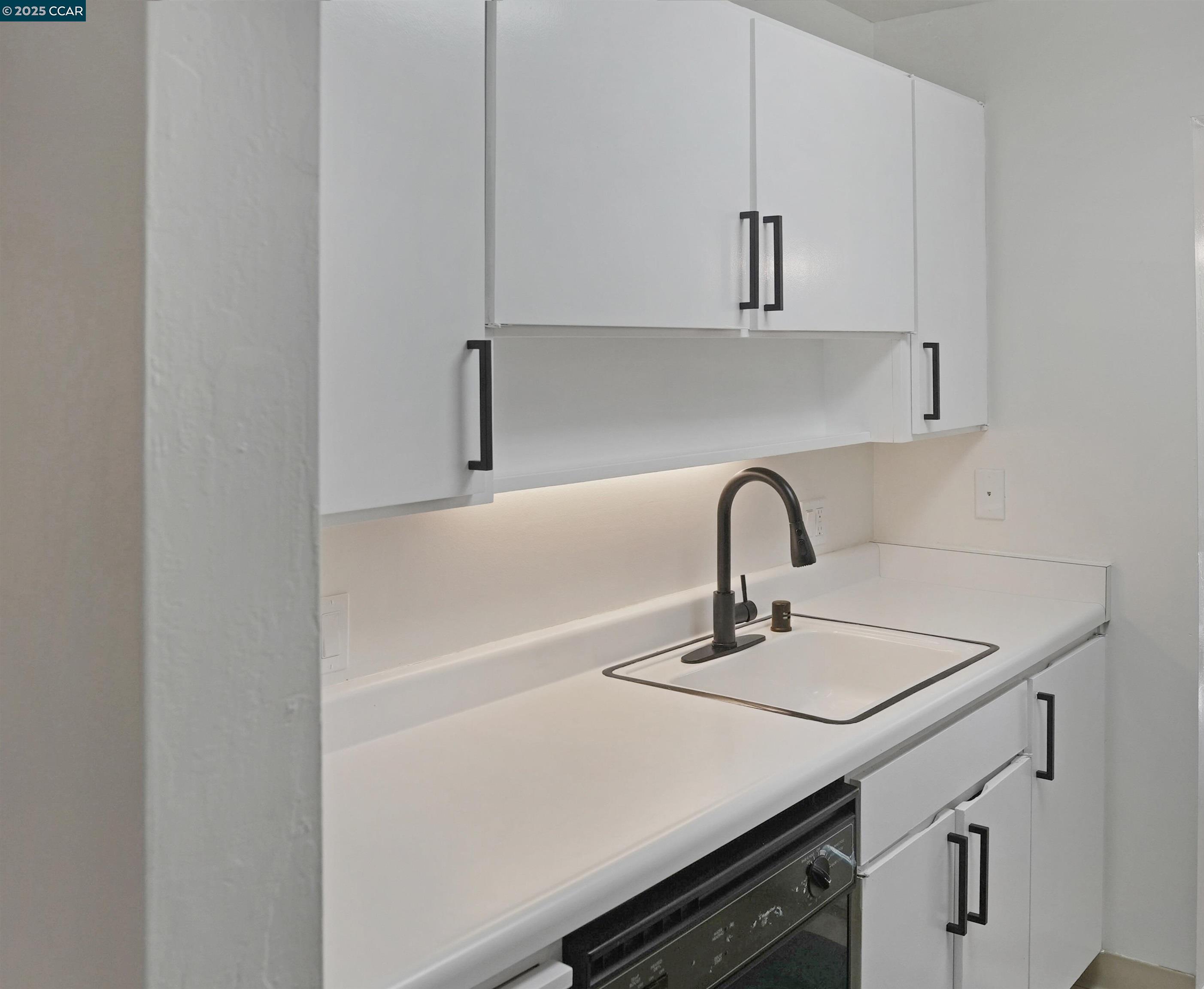 Photo #3: 41122830 Listing: Photo #3