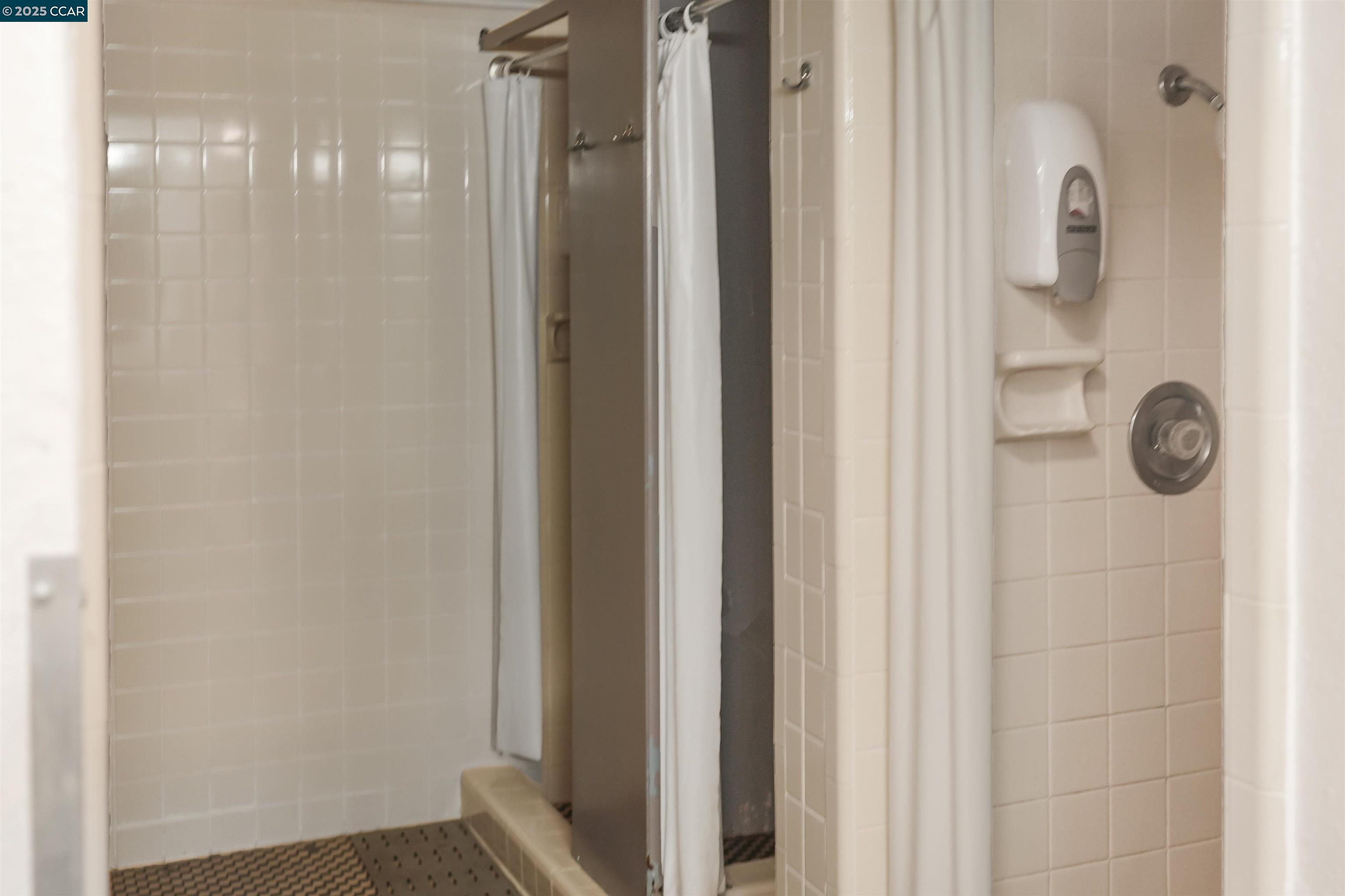 Photo #41: 41122830 Listing: Photo #41