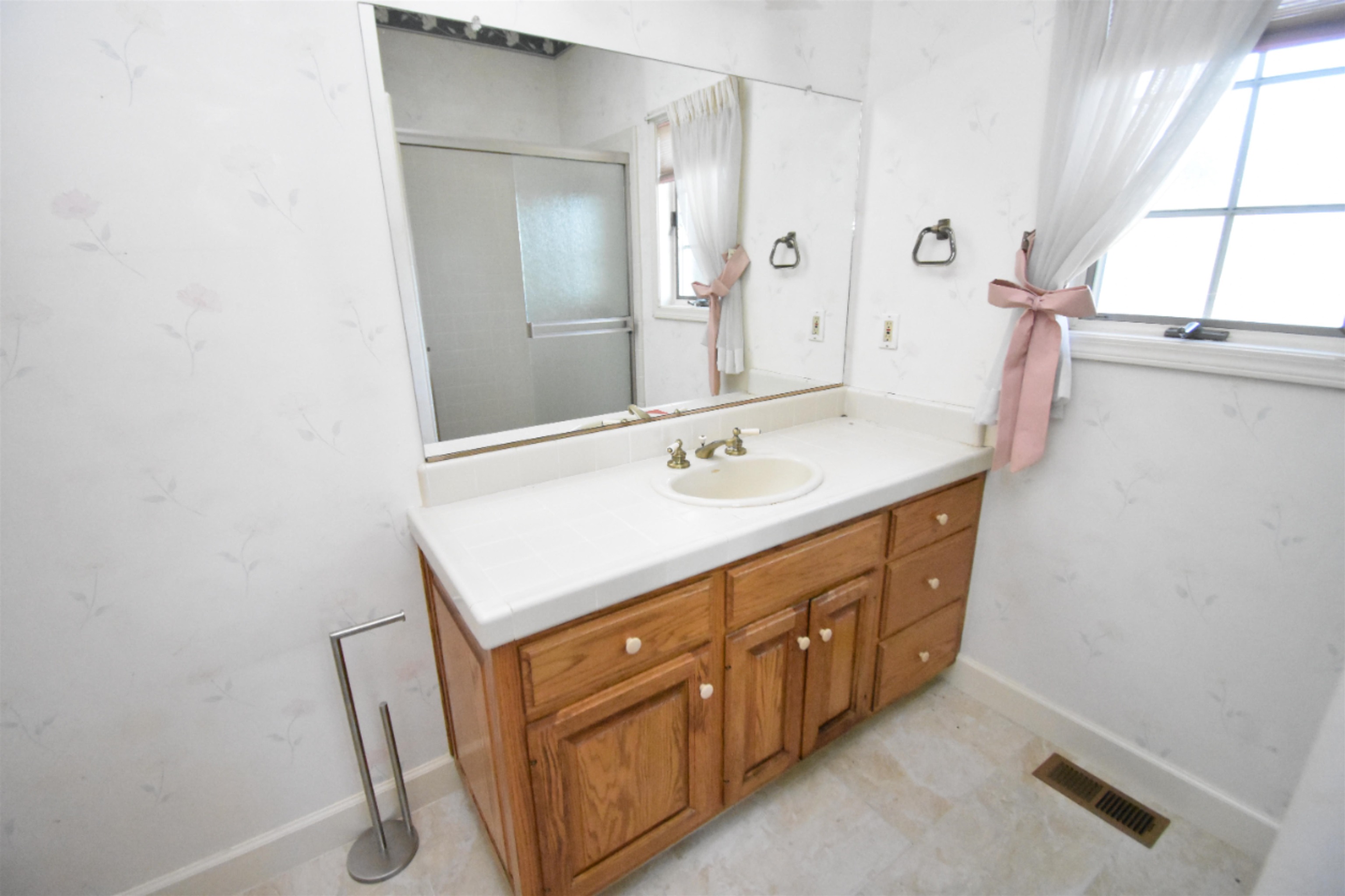 Detail Gallery Image 19 of 36 For 2350 Saint Anton Dr, Lodi,  CA 95242 - 3 Beds | 3/2 Baths