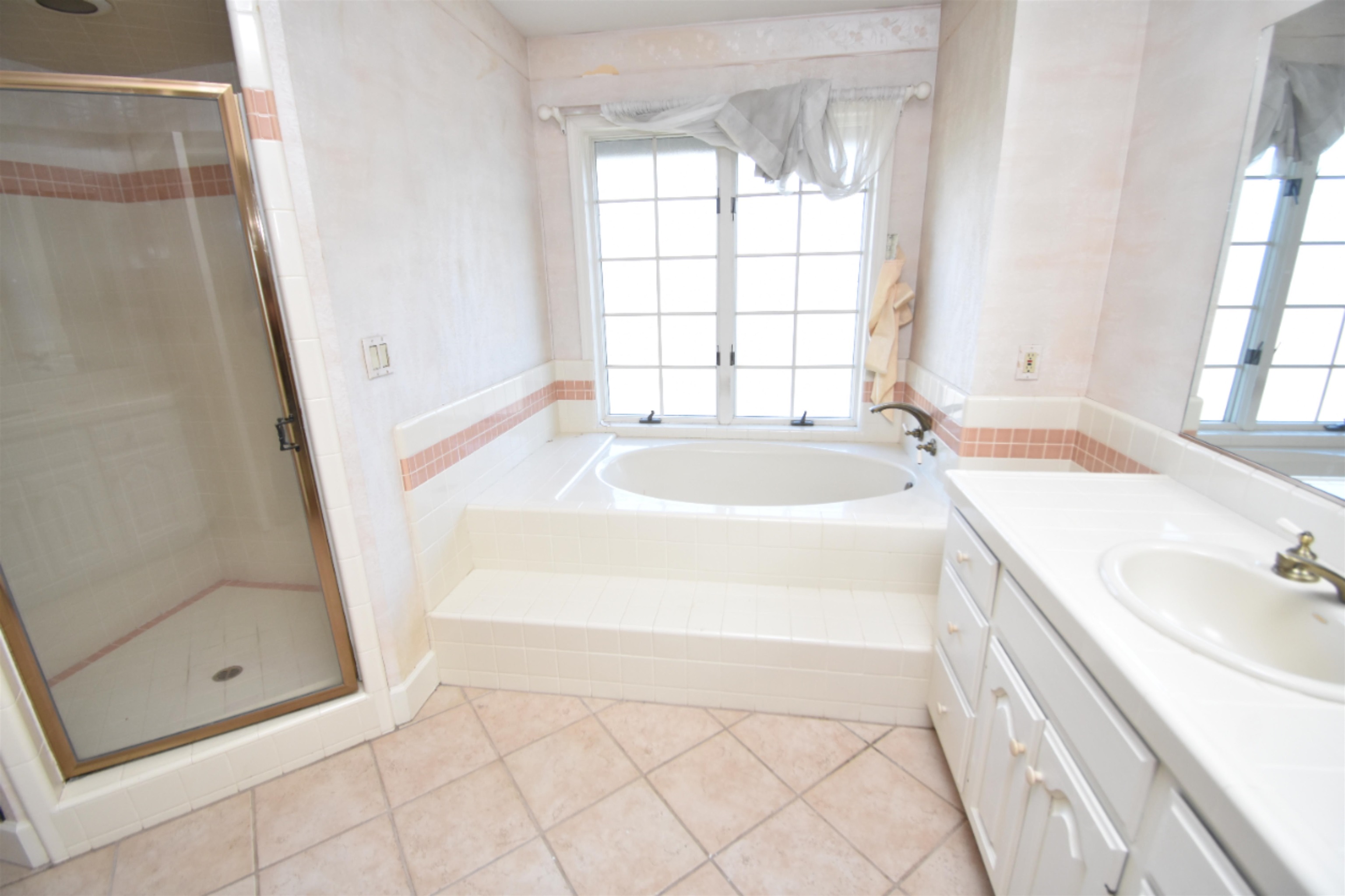 Detail Gallery Image 30 of 36 For 2350 Saint Anton Dr, Lodi,  CA 95242 - 3 Beds | 3/2 Baths