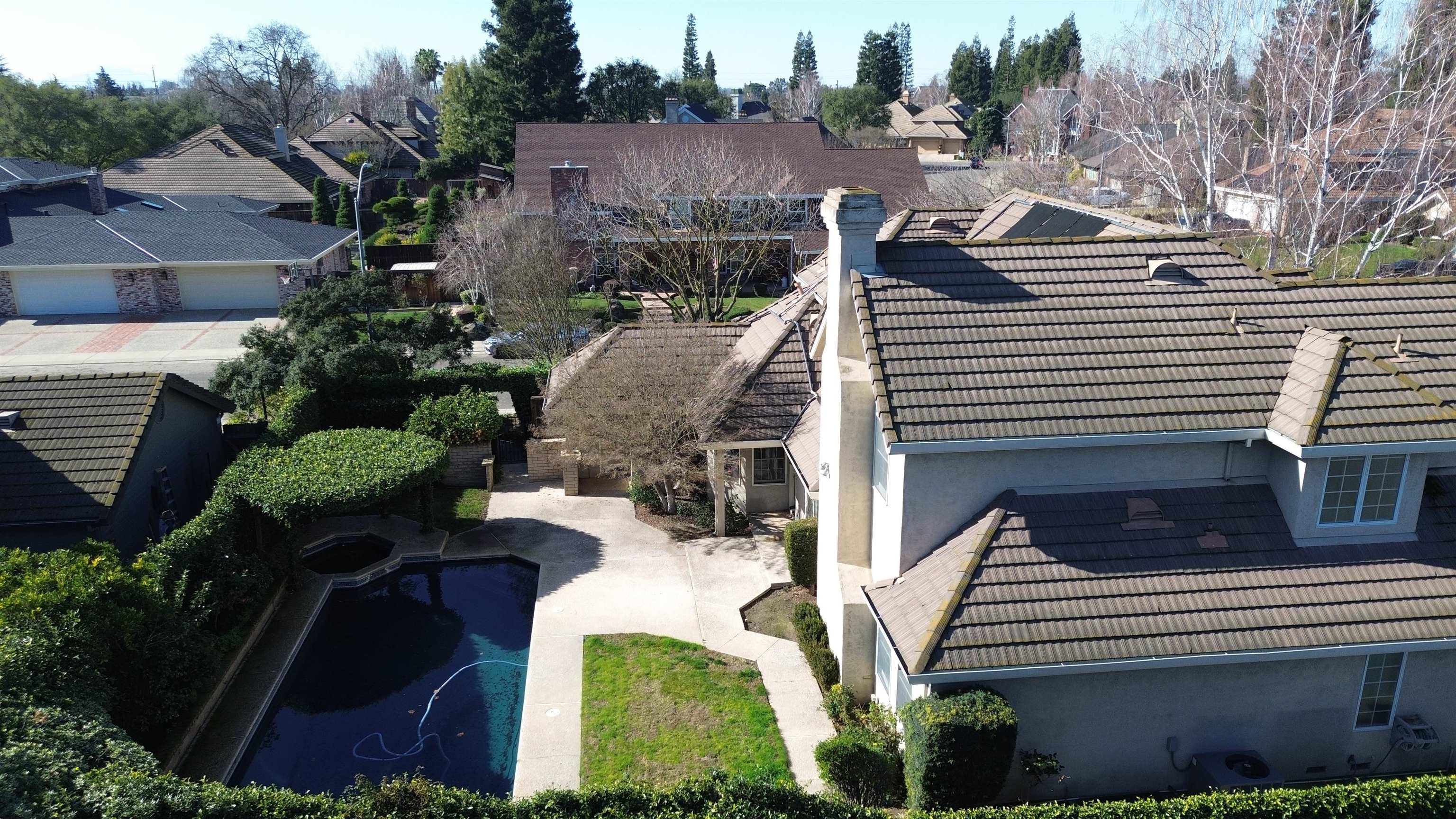 Detail Gallery Image 4 of 28 For 2350 Saint Anton Dr, Lodi,  CA 95242 - 3 Beds | 5 Baths