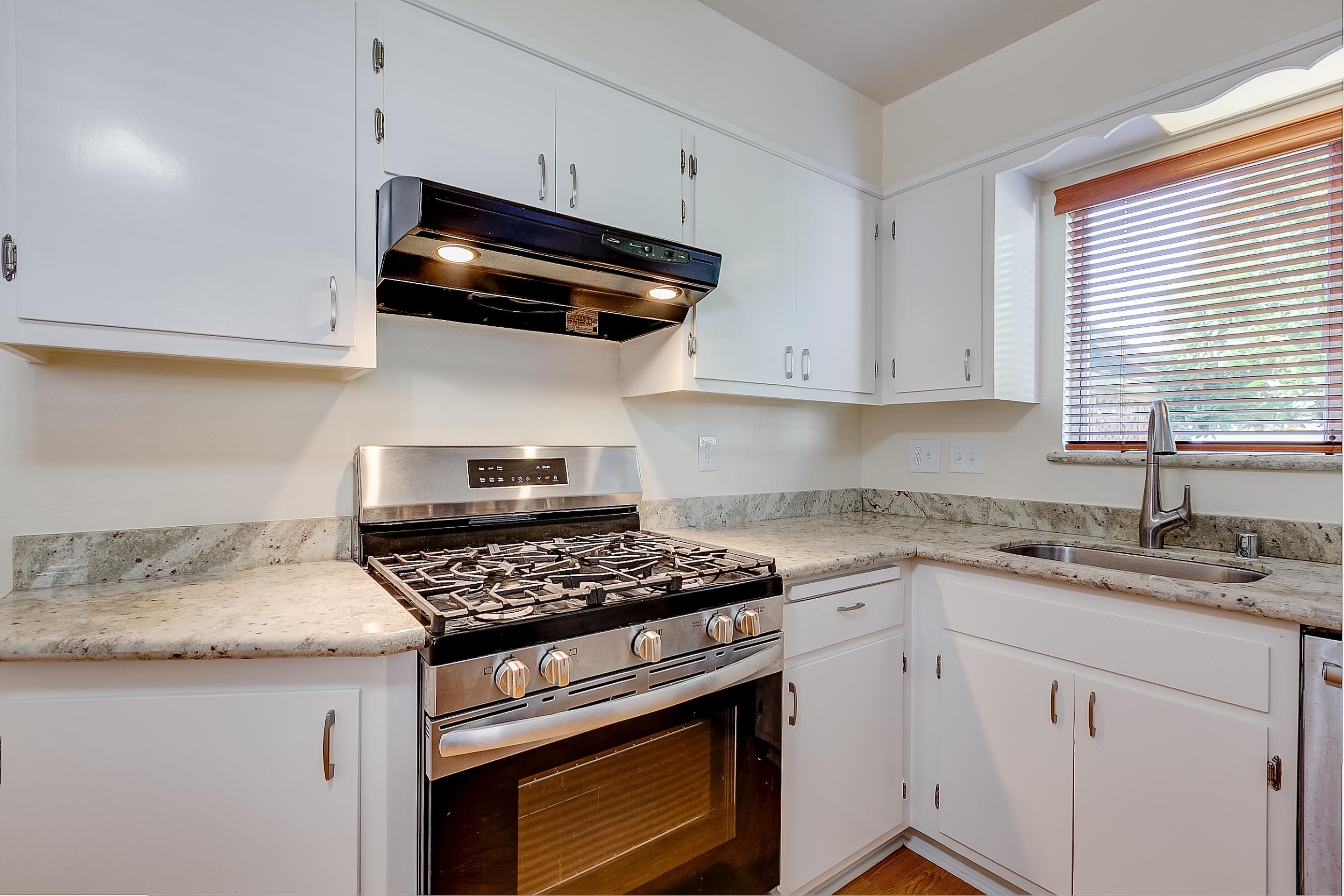 Detail Gallery Image 13 of 20 For 17437 via Frances, San Lorenzo,  CA 94580 - 3 Beds | 2 Baths