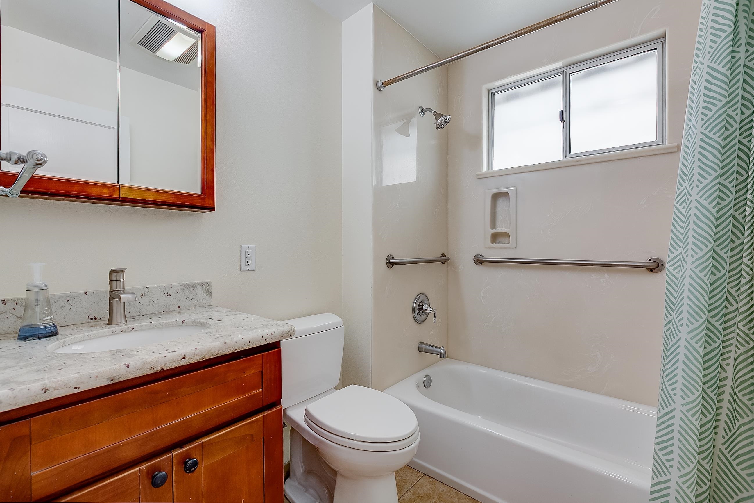 Detail Gallery Image 6 of 20 For 17437 via Frances, San Lorenzo,  CA 94580 - 3 Beds | 2 Baths