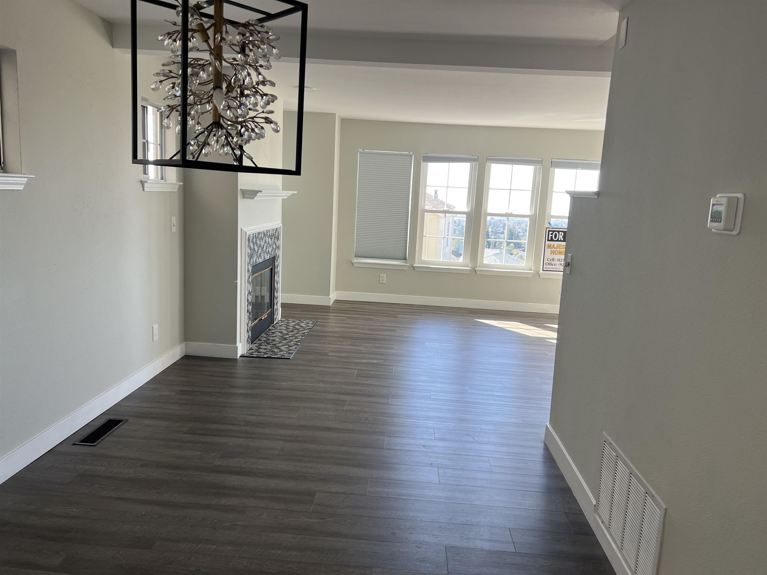 Detail Gallery Image 4 of 14 For 4338 Terrabella Way, Oakland,  CA 94619 - 3 Beds | 2/1 Baths