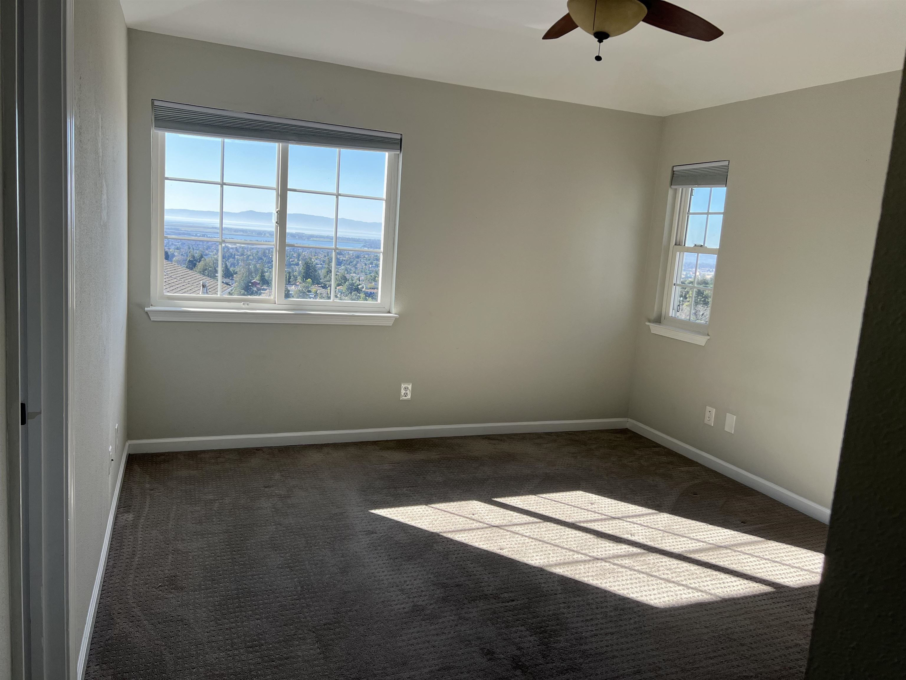 Detail Gallery Image 7 of 14 For 4338 Terrabella Way, Oakland,  CA 94619 - 3 Beds | 2/1 Baths