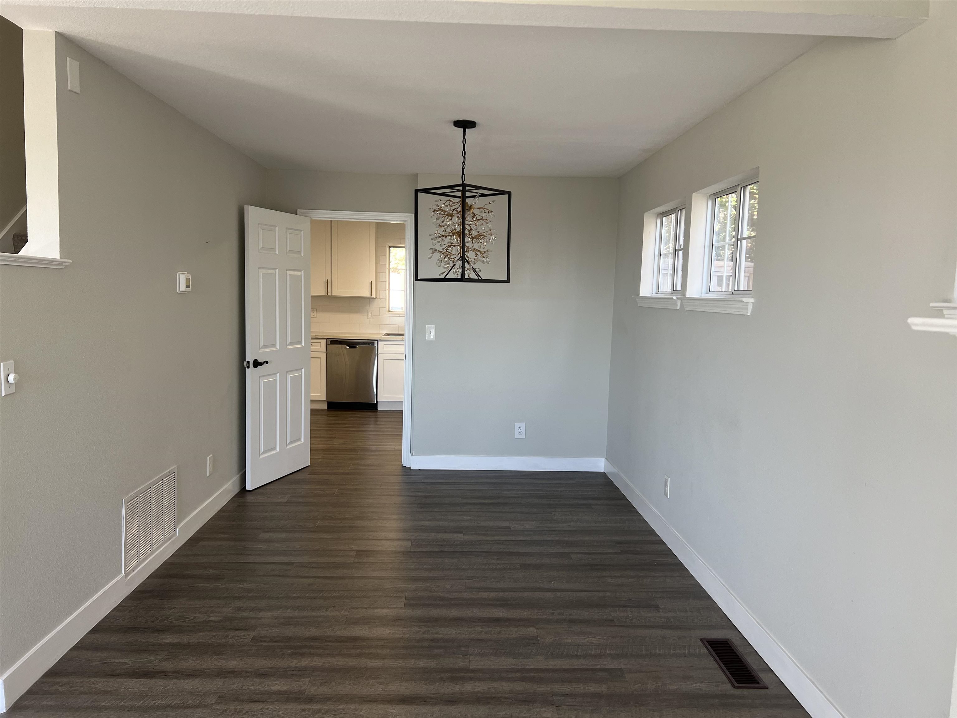 Detail Gallery Image 8 of 14 For 4338 Terrabella Way, Oakland,  CA 94619 - 3 Beds | 2/1 Baths