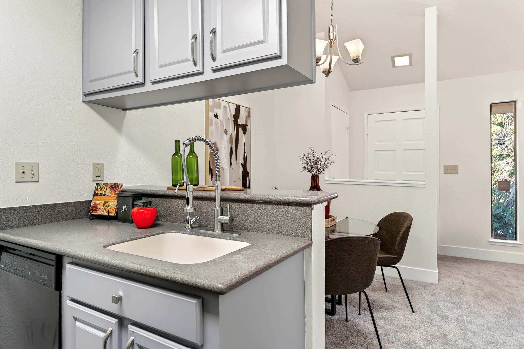 Photo #8: 41122838 Listing: Photo #8