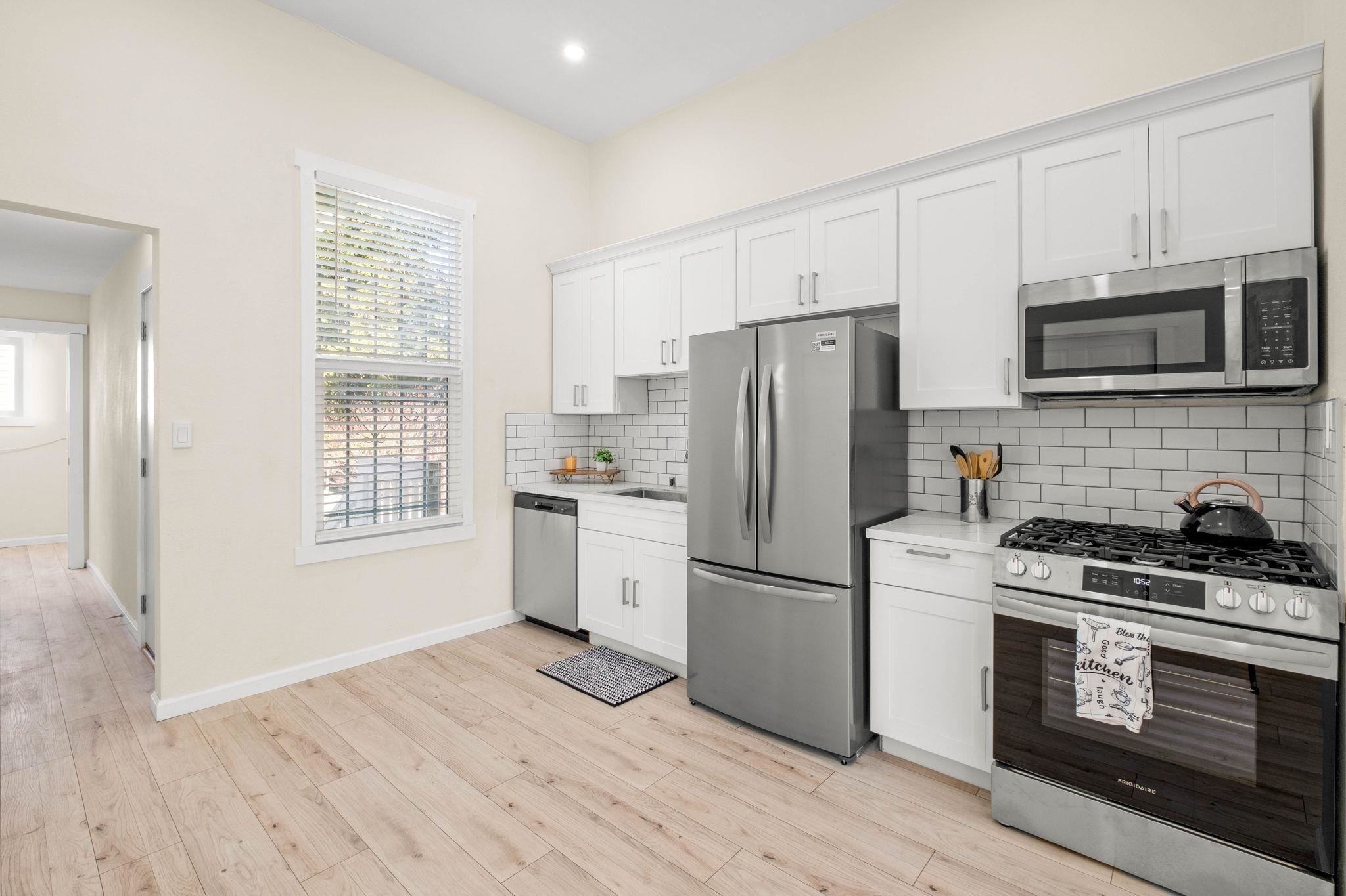 Detail Gallery Image 14 of 58 For 879 Wood St., Oakland,  CA 94607 - – Beds | – Baths