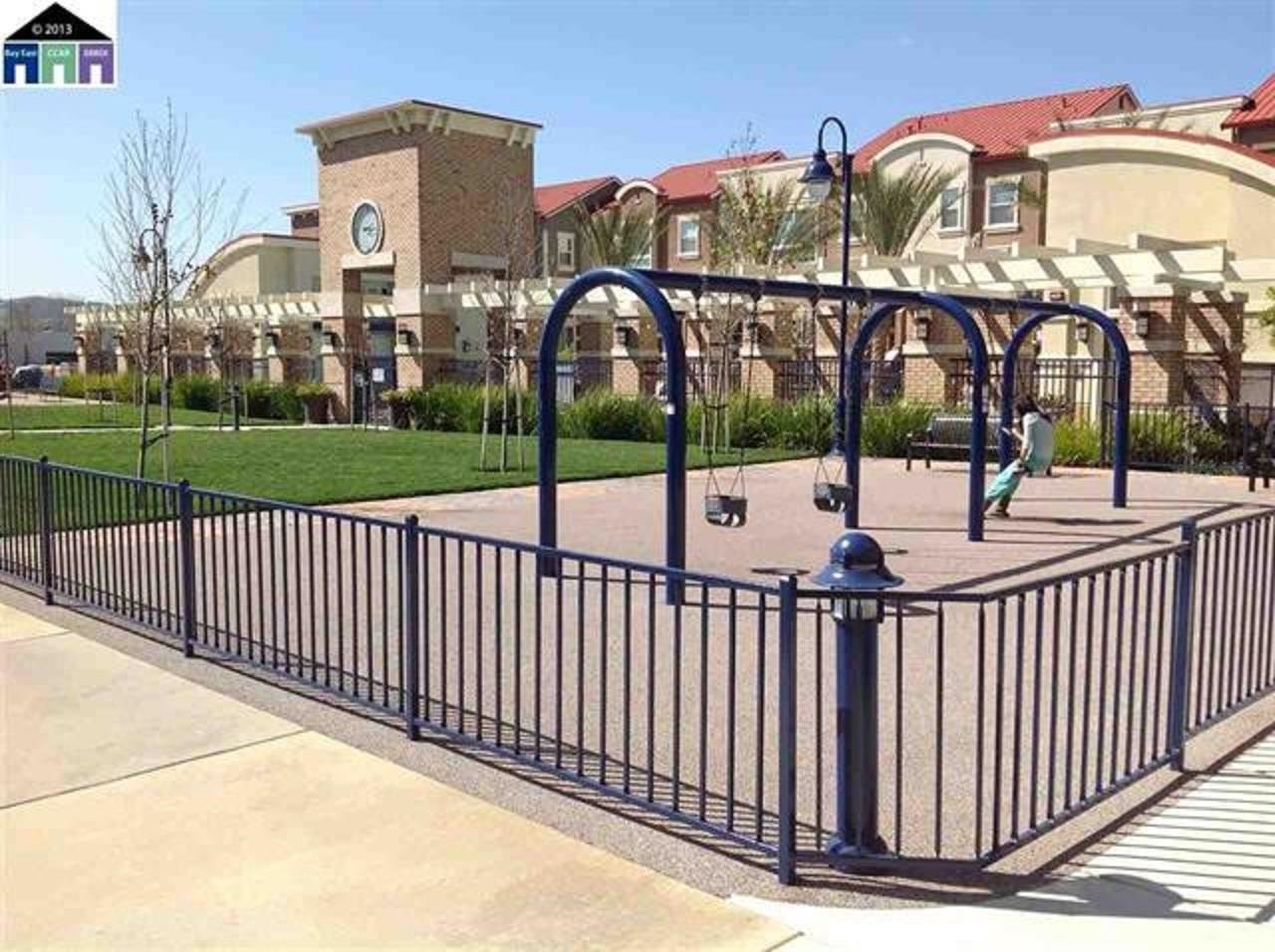 Detail Gallery Image 5 of 7 For 6604 6604 Adare St., Dublin,  CA 94568 - 4 Beds | 3 Baths