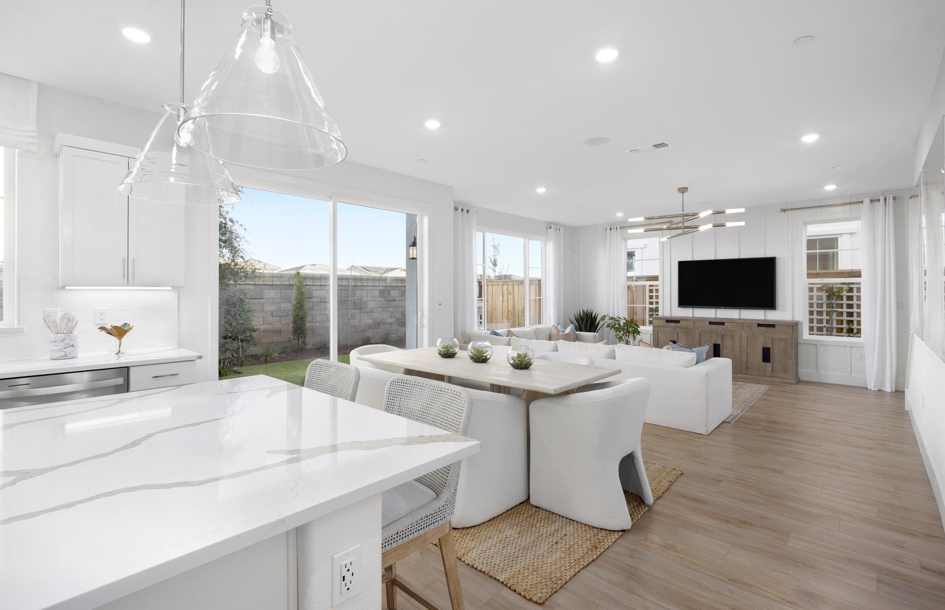 Detail Gallery Image 11 of 18 For 373 E Beatrice Avenue, Mountain House,  CA 95391 - 4 Beds | 3 Baths