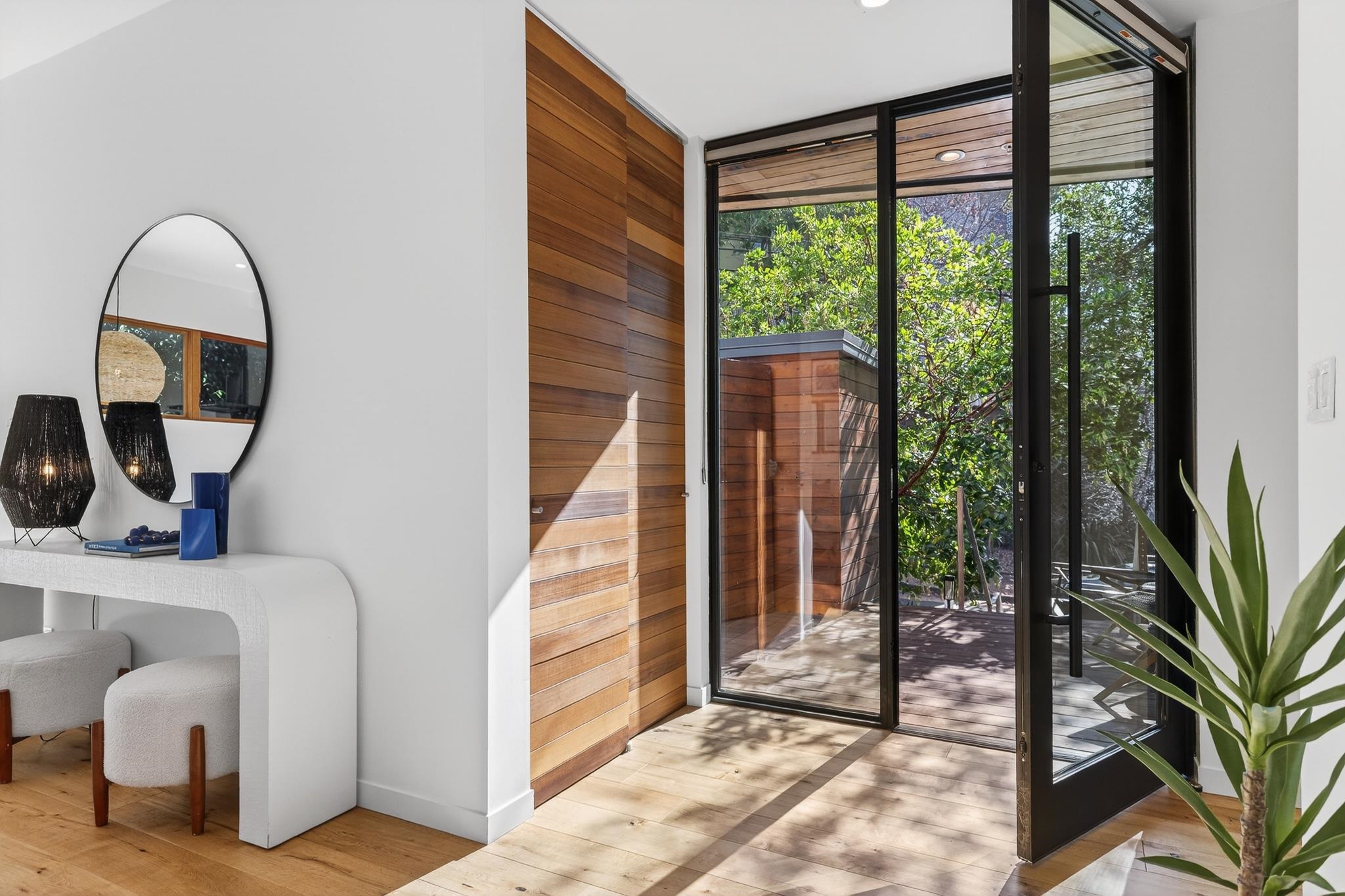 Detail Gallery Image 4 of 48 For 577 El Dorado Ave, Oakland,  CA 94611 - 2 Beds | 2/1 Baths