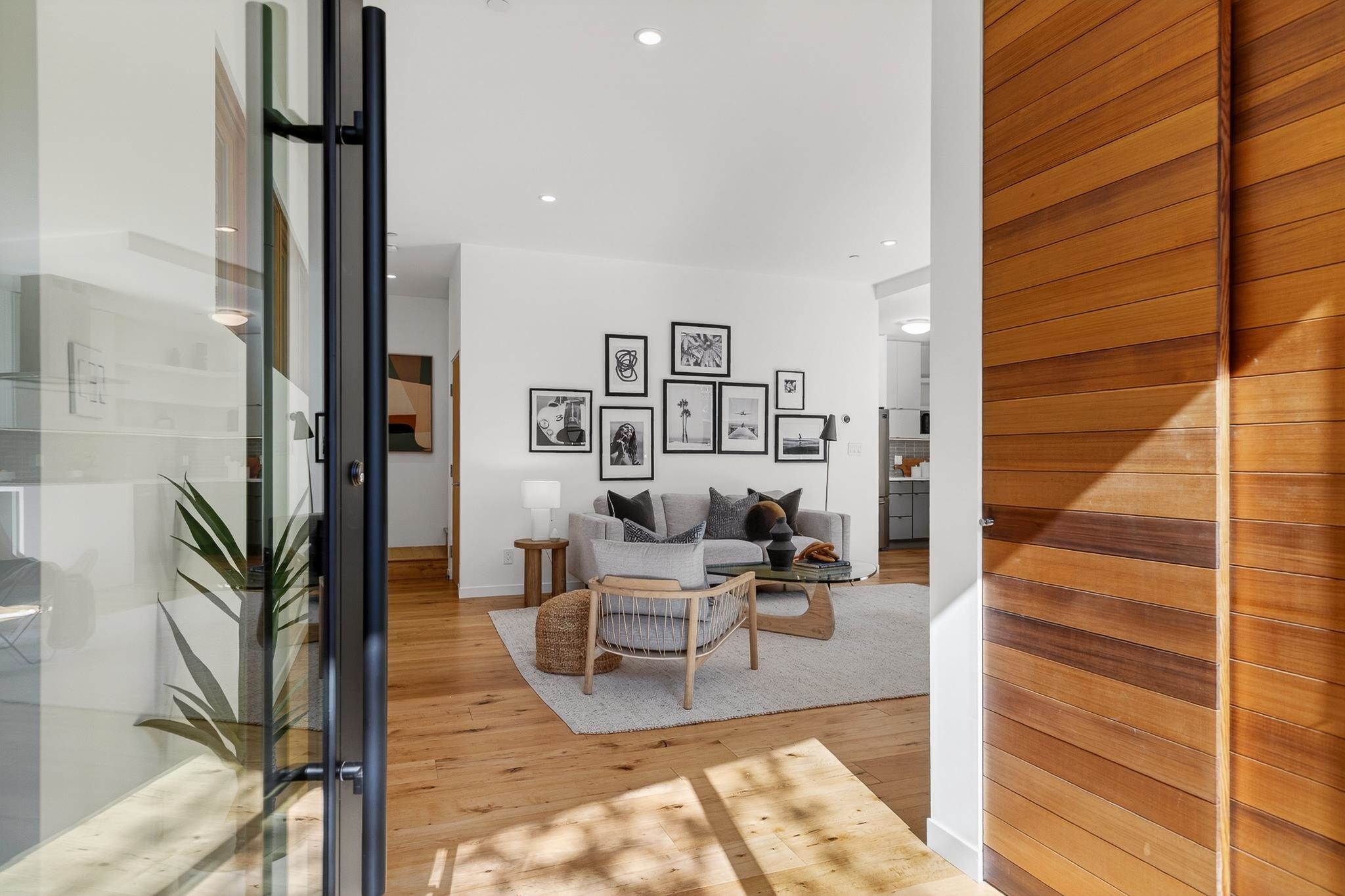 Detail Gallery Image 5 of 48 For 577 El Dorado Ave, Oakland,  CA 94611 - 2 Beds | 2/1 Baths