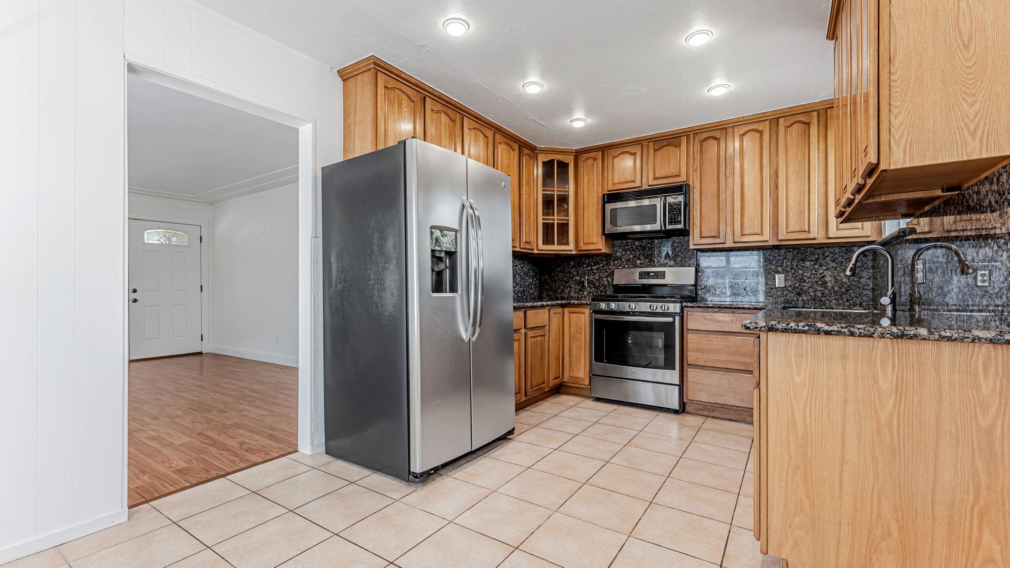 Detail Gallery Image 13 of 35 For 528 La Prenda Dr, Oakland,  CA 94603 - 3 Beds | 1 Baths