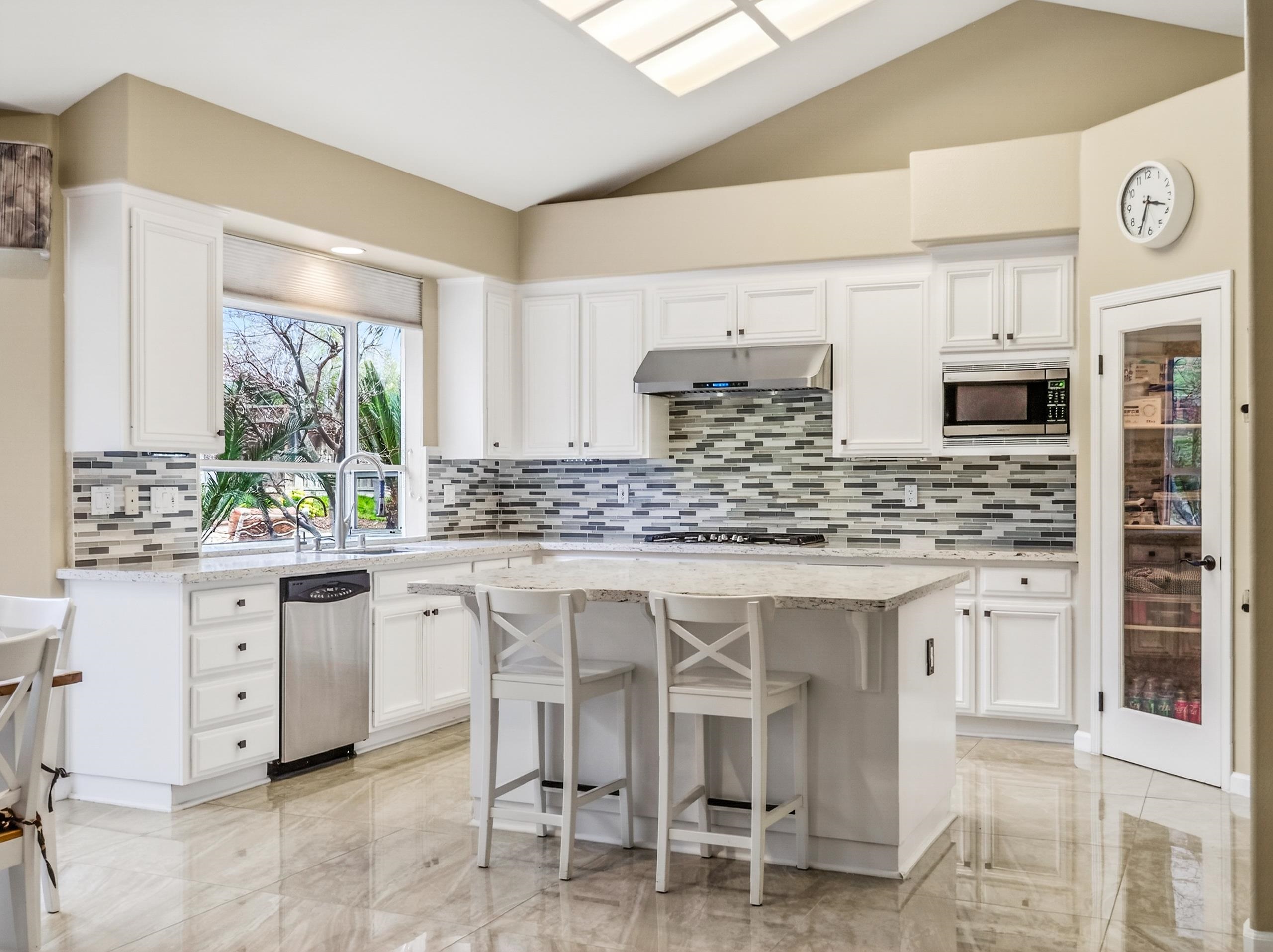 Detail Gallery Image 12 of 37 For 2166 Shadow Ridge Way, San Jose,  CA 95138 - 5 Beds | 4 Baths