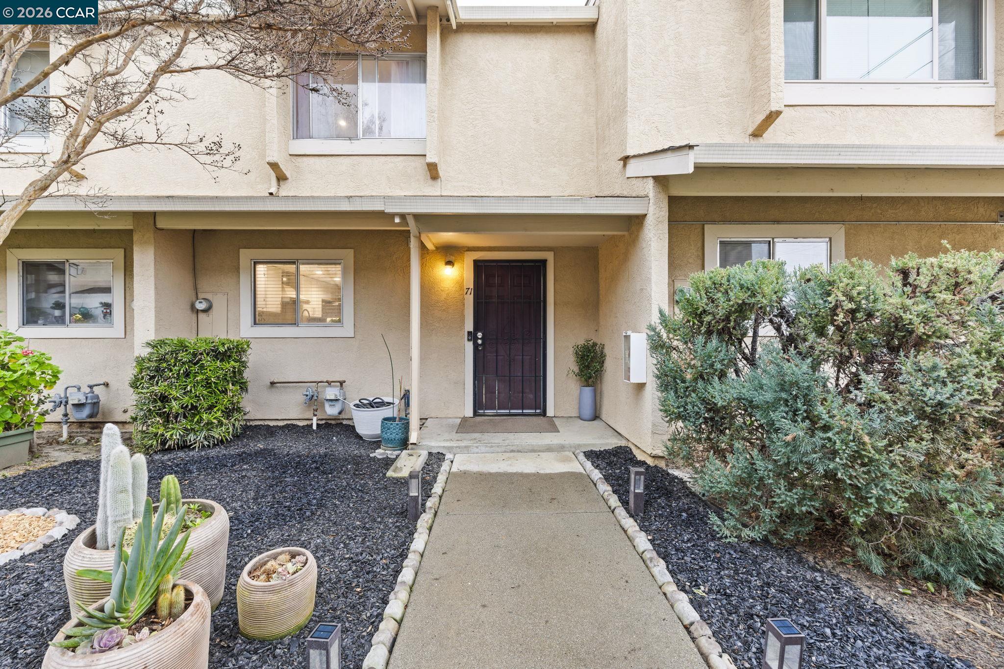 Detail Gallery Image 2 of 31 For 1941 Grande Cir #71,  Fairfield,  CA 94533 - 2 Beds | 1/1 Baths