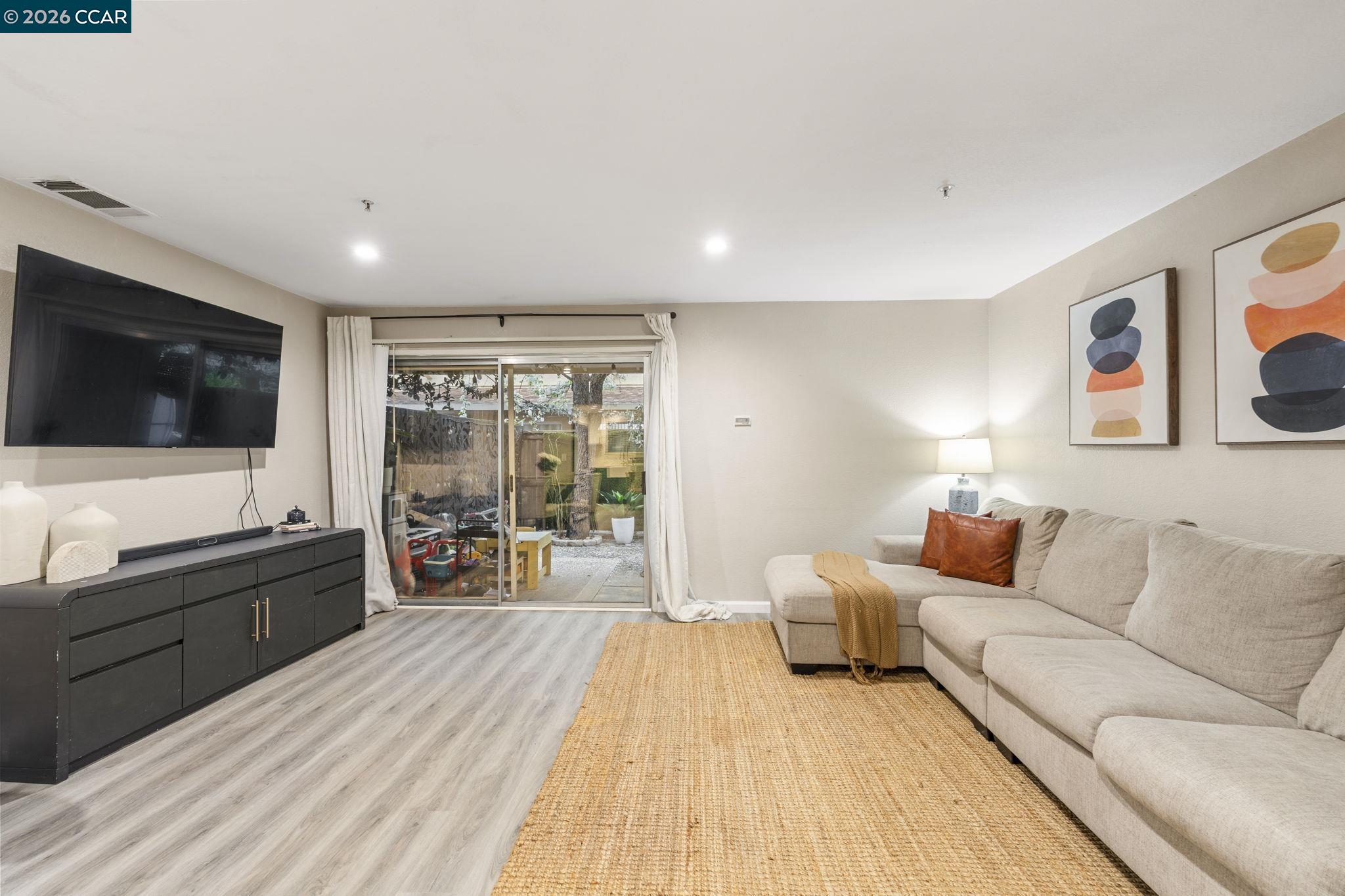 Detail Gallery Image 11 of 31 For 1941 Grande Cir #71,  Fairfield,  CA 94533 - 2 Beds | 1/1 Baths