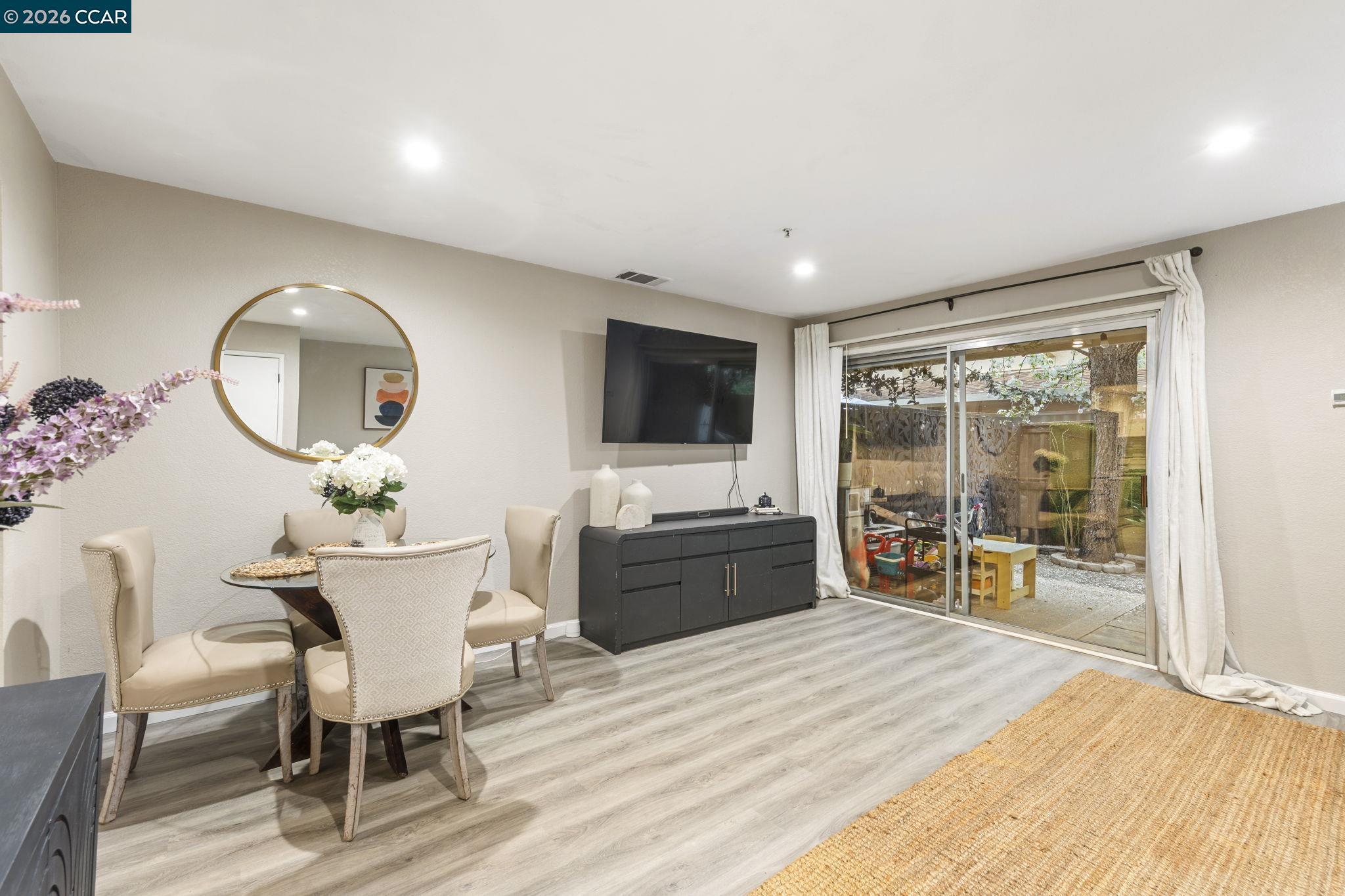 Detail Gallery Image 12 of 31 For 1941 Grande Cir #71,  Fairfield,  CA 94533 - 2 Beds | 1/1 Baths