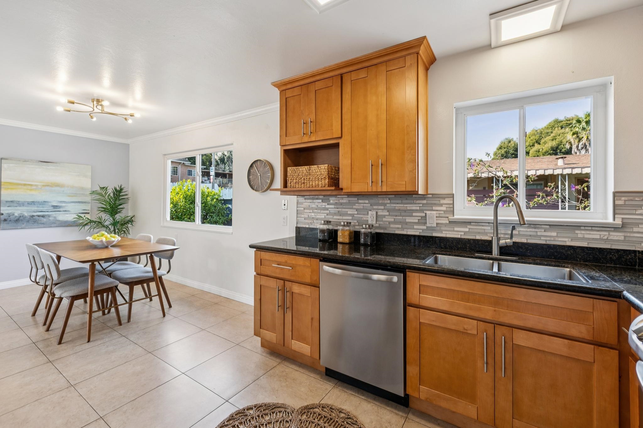 Detail Gallery Image 11 of 51 For 5355 Bayview Ave, Richmond,  CA 94804 - 3 Beds | 2 Baths