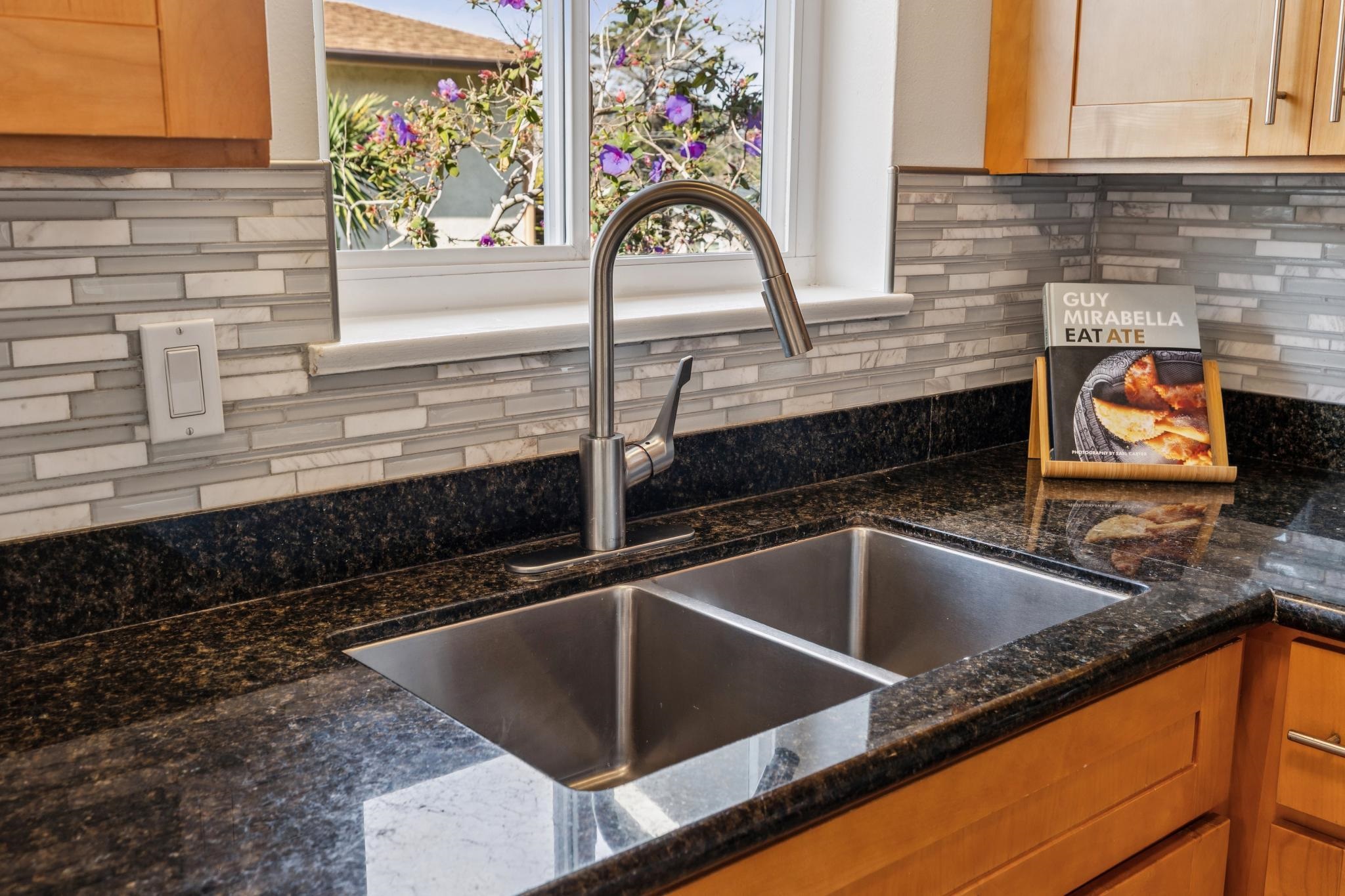 Detail Gallery Image 15 of 51 For 5355 Bayview Ave, Richmond,  CA 94804 - 3 Beds | 2 Baths