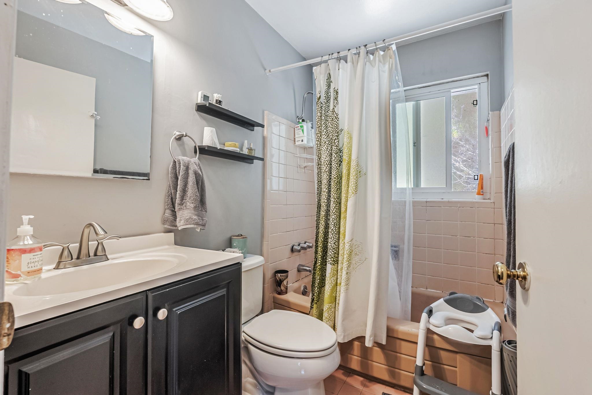 Detail Gallery Image 21 of 24 For 2050 Donald Dr, Moraga,  CA 94556 - 4 Beds | 2 Baths