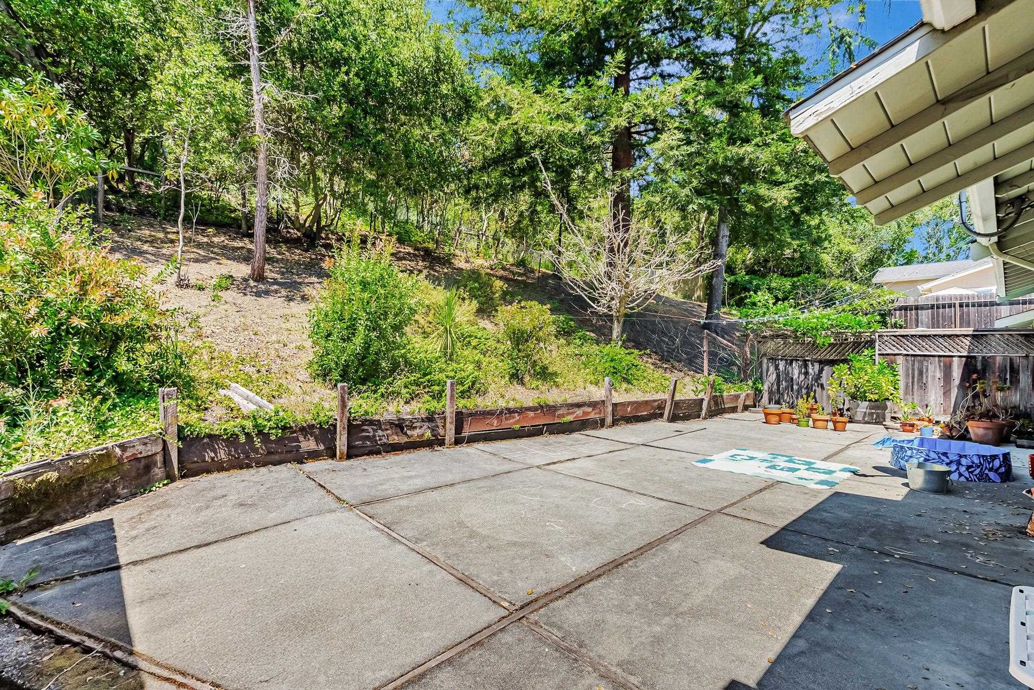 Detail Gallery Image 22 of 24 For 2050 Donald Dr, Moraga,  CA 94556 - 4 Beds | 2 Baths