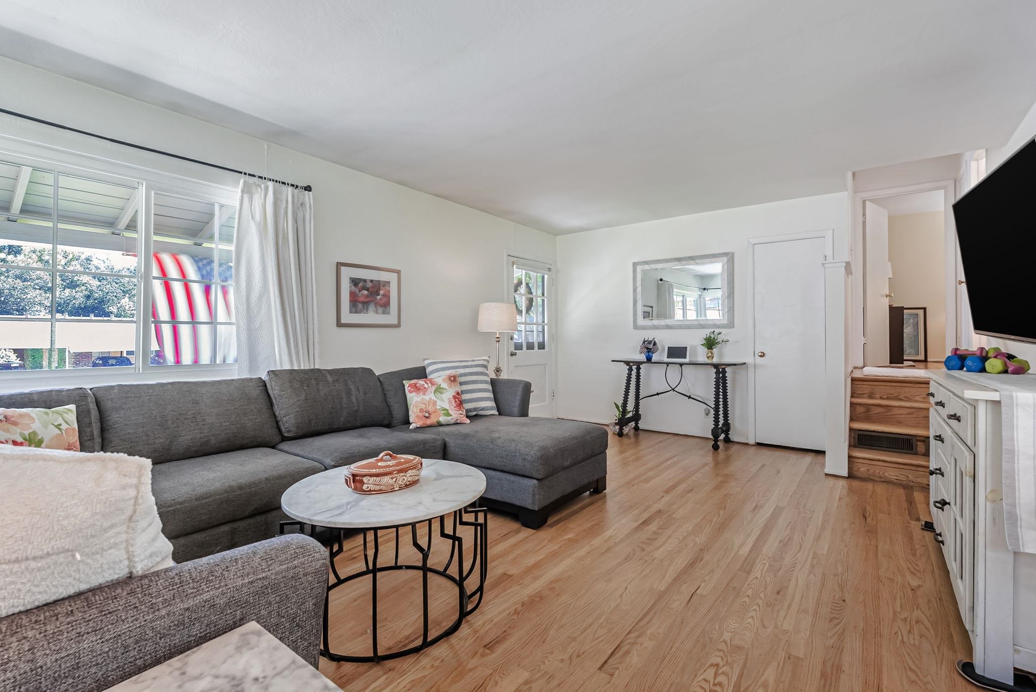 Detail Gallery Image 4 of 24 For 2050 Donald Dr, Moraga,  CA 94556 - 4 Beds | 2 Baths