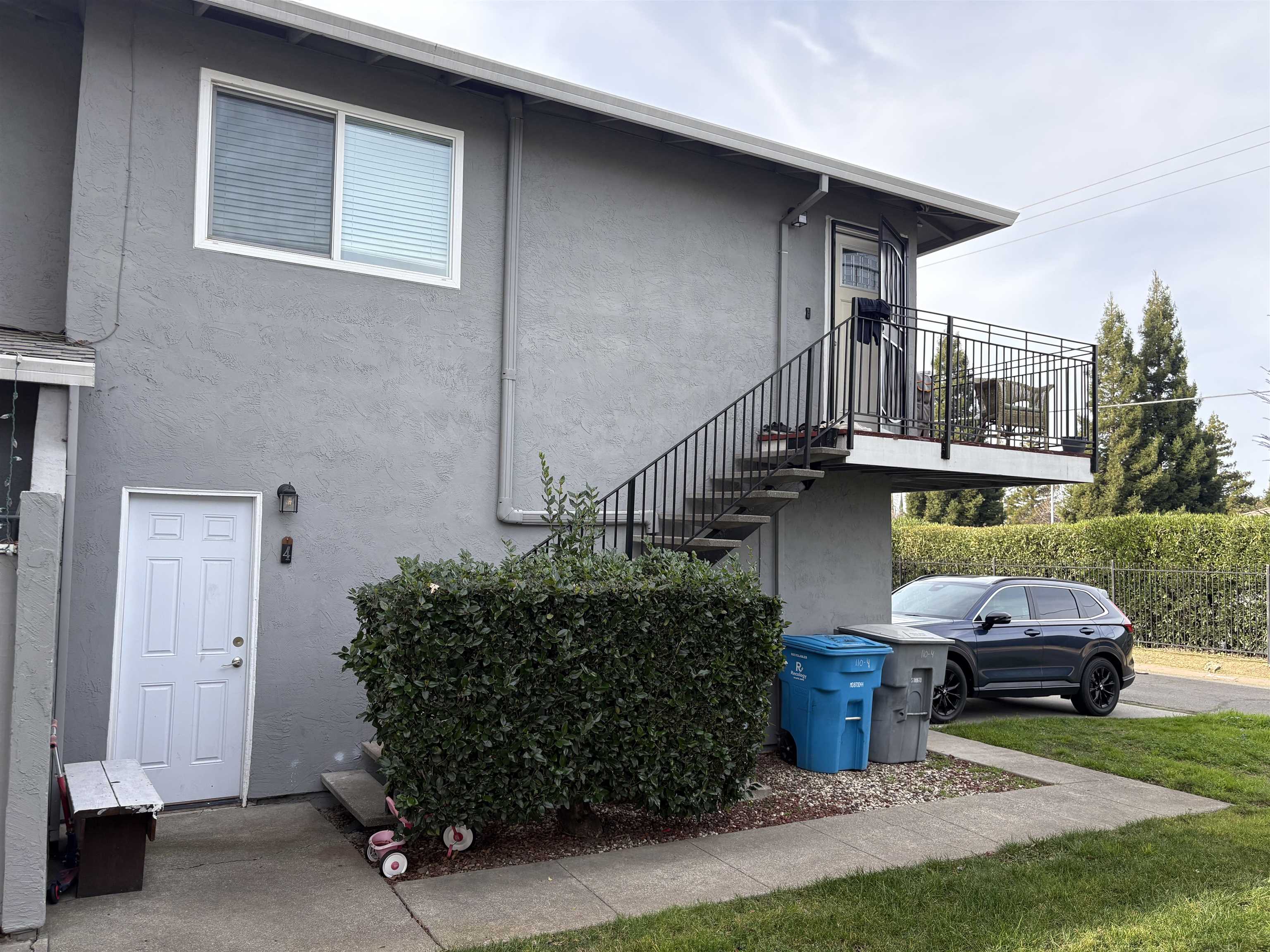 Detail Gallery Image 4 of 26 For 110 Del Rio Ct #4,  Vacaville,  CA 95687 - 3 Beds | 1 Baths