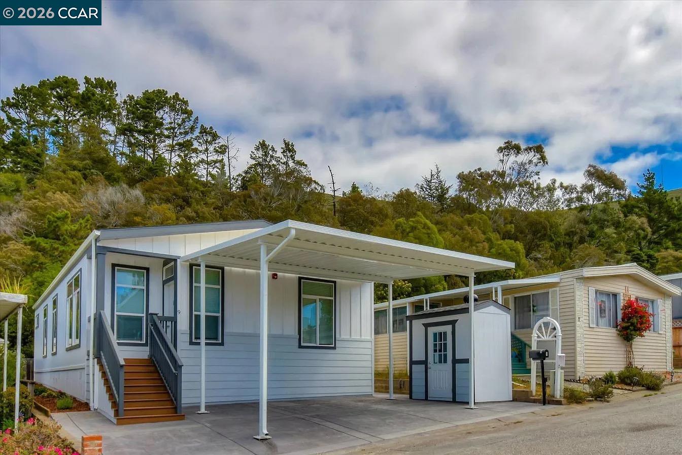 Detail Gallery Image 1 of 20 For 9 Shoal Dr, Daly City,  CA 94014 - 3 Beds | 2 Baths