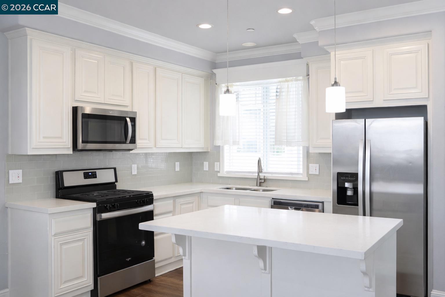 Detail Gallery Image 8 of 20 For 9 Shoal Dr, Daly City,  CA 94014 - 3 Beds | 2 Baths