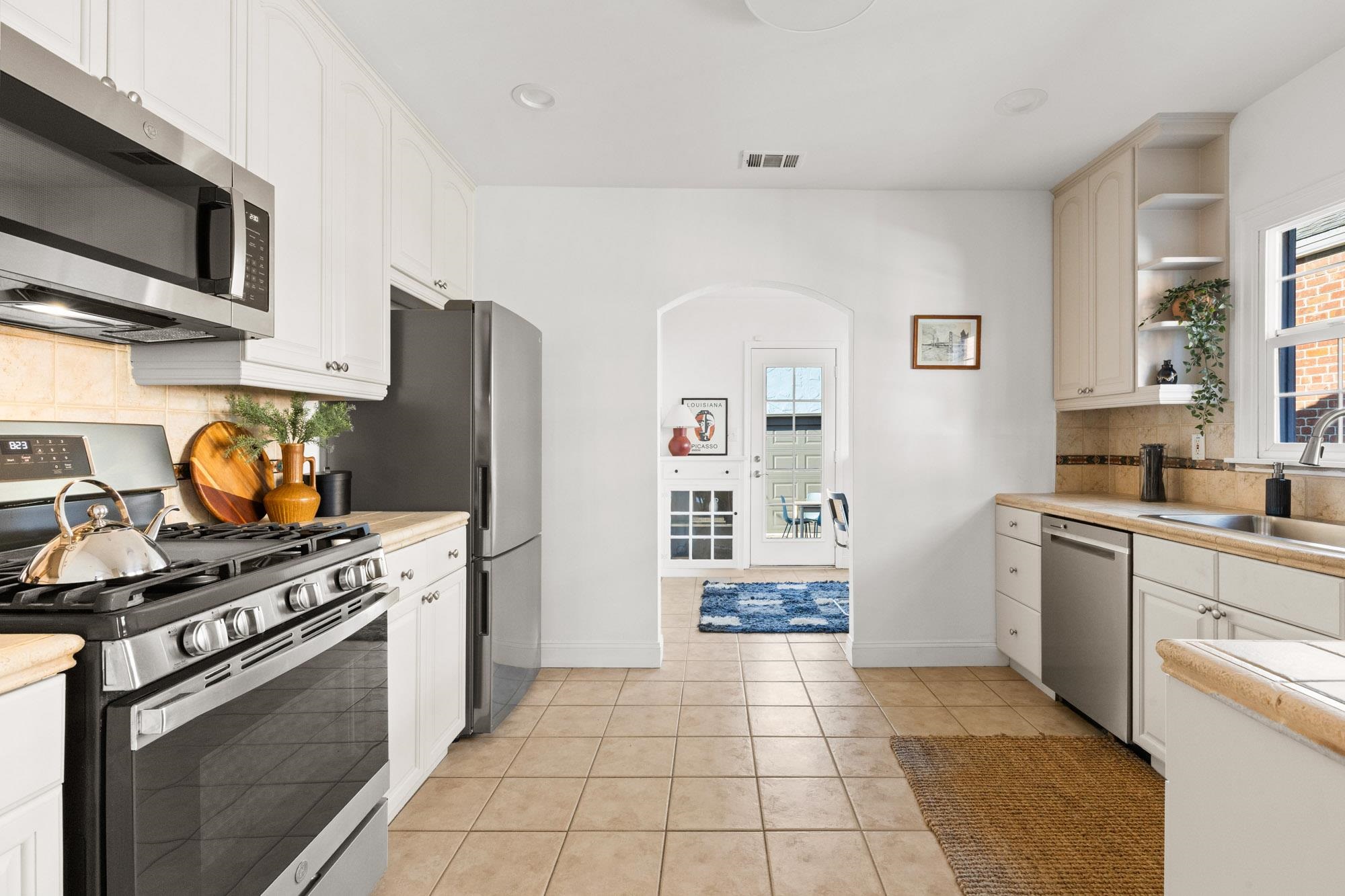 Detail Gallery Image 16 of 57 For 230 Belleview Dr, San Leandro,  CA 94577 - 2 Beds | 2 Baths