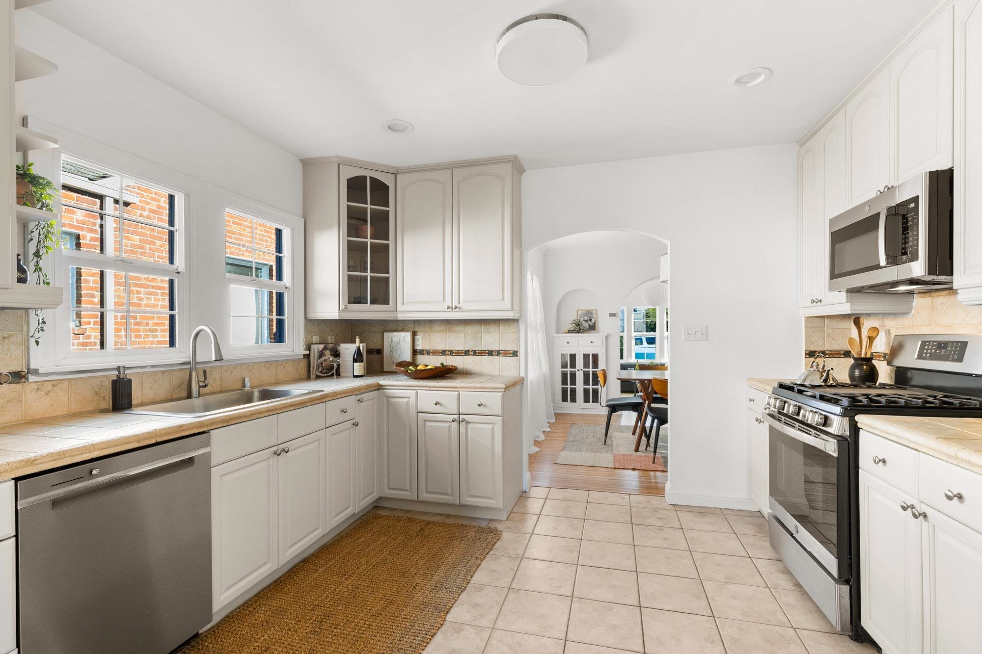 Detail Gallery Image 17 of 57 For 230 Belleview Dr, San Leandro,  CA 94577 - 2 Beds | 2 Baths