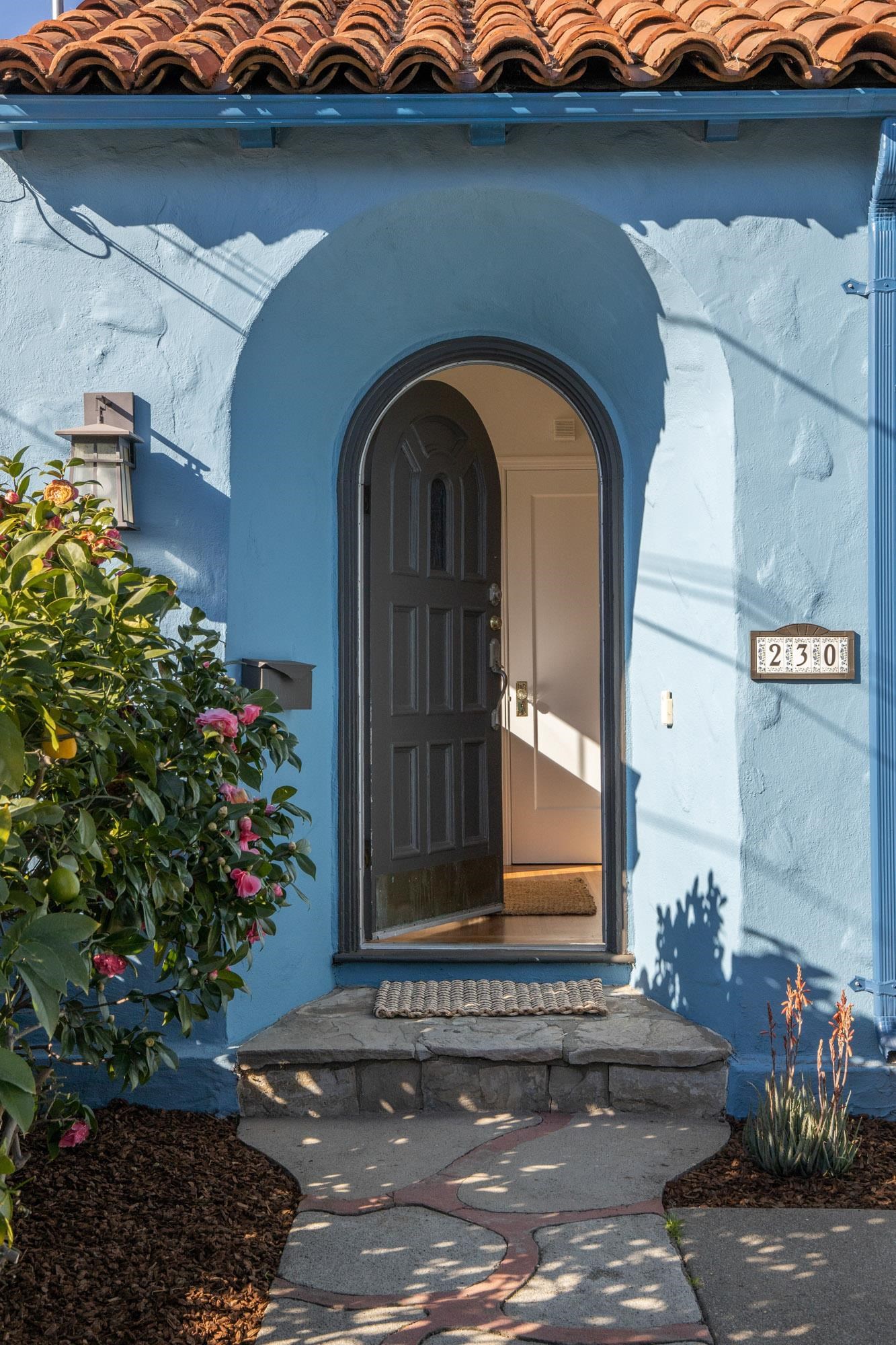 Detail Gallery Image 5 of 57 For 230 Belleview Dr, San Leandro,  CA 94577 - 2 Beds | 2 Baths