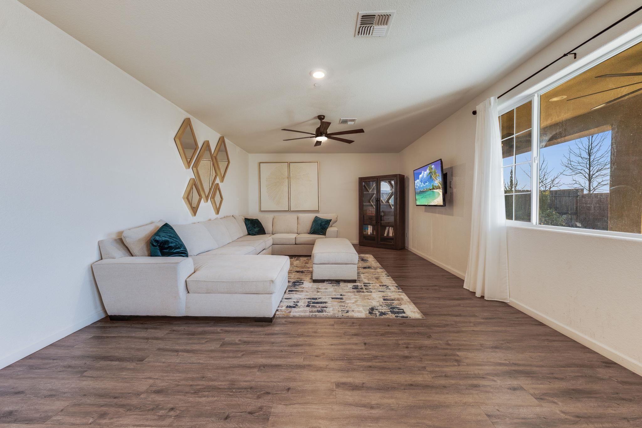 Detail Gallery Image 14 of 53 For 1305 Stark Bridge Rd, Lincoln,  CA 95648 - 5 Beds | 2/1 Baths