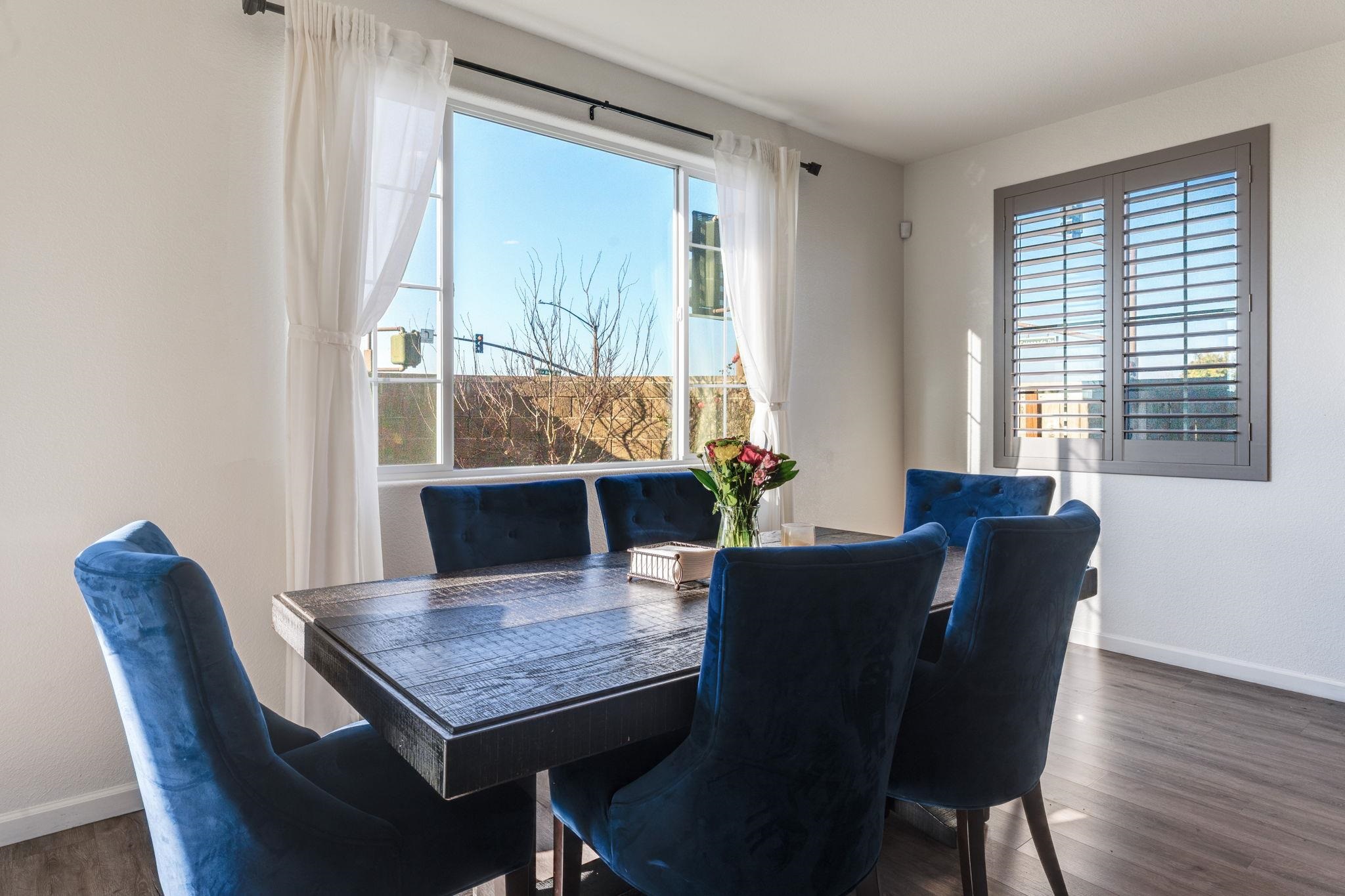 Detail Gallery Image 17 of 53 For 1305 Stark Bridge Rd, Lincoln,  CA 95648 - 5 Beds | 2/1 Baths