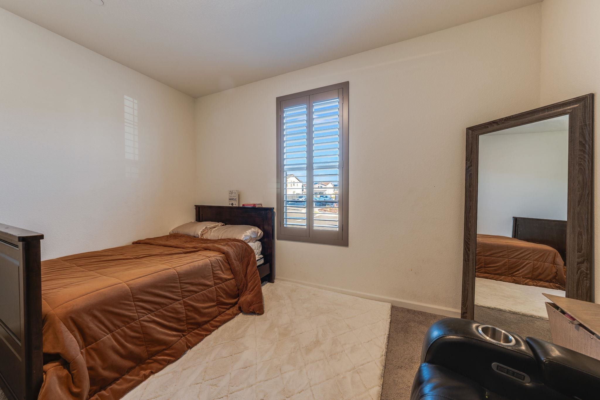 Detail Gallery Image 8 of 53 For 1305 Stark Bridge Rd, Lincoln,  CA 95648 - 5 Beds | 2/1 Baths