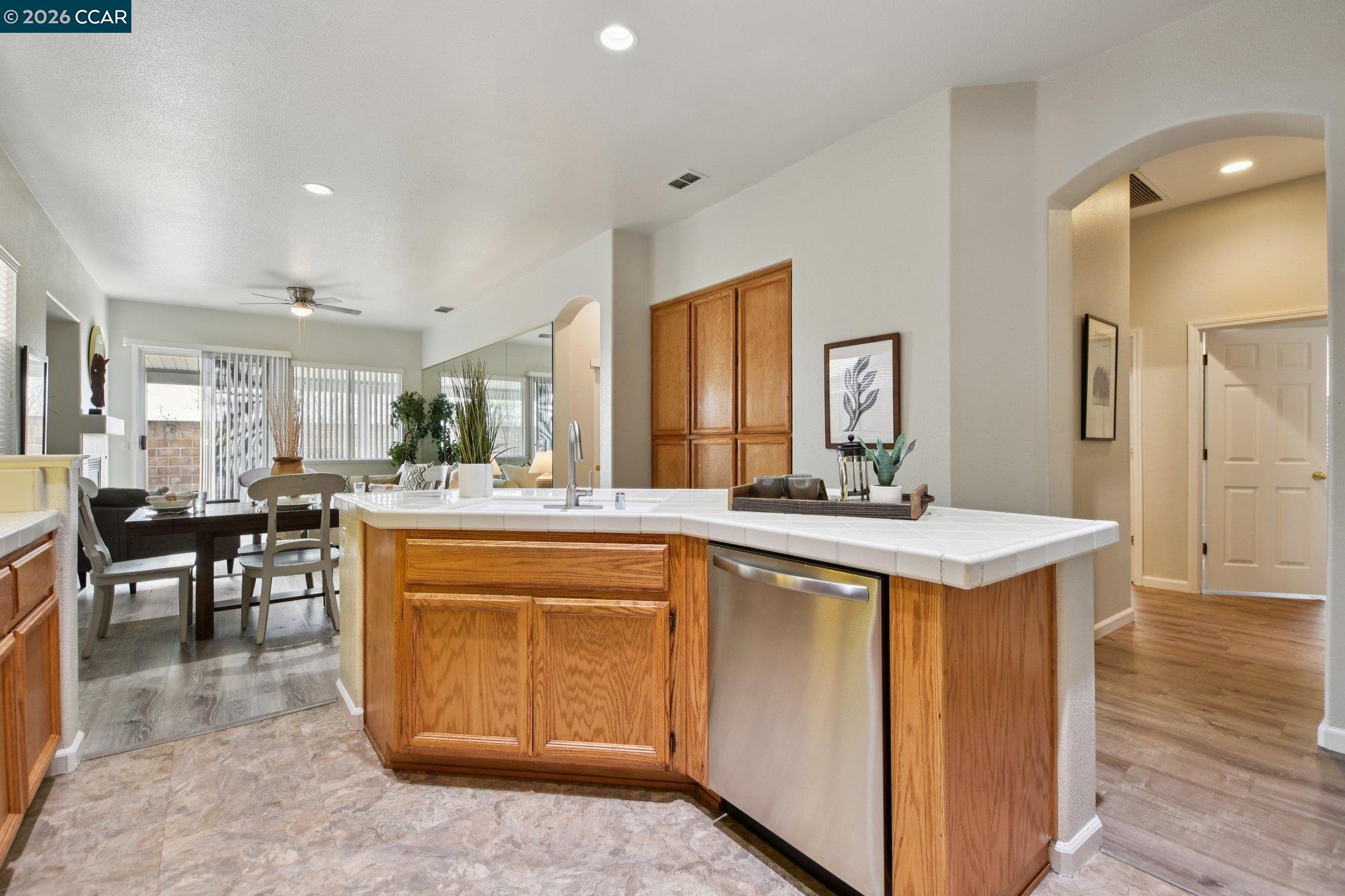 Detail Gallery Image 11 of 27 For 206 Oxburough Dr, Folsom,  CA 95630 - 3 Beds | 2 Baths