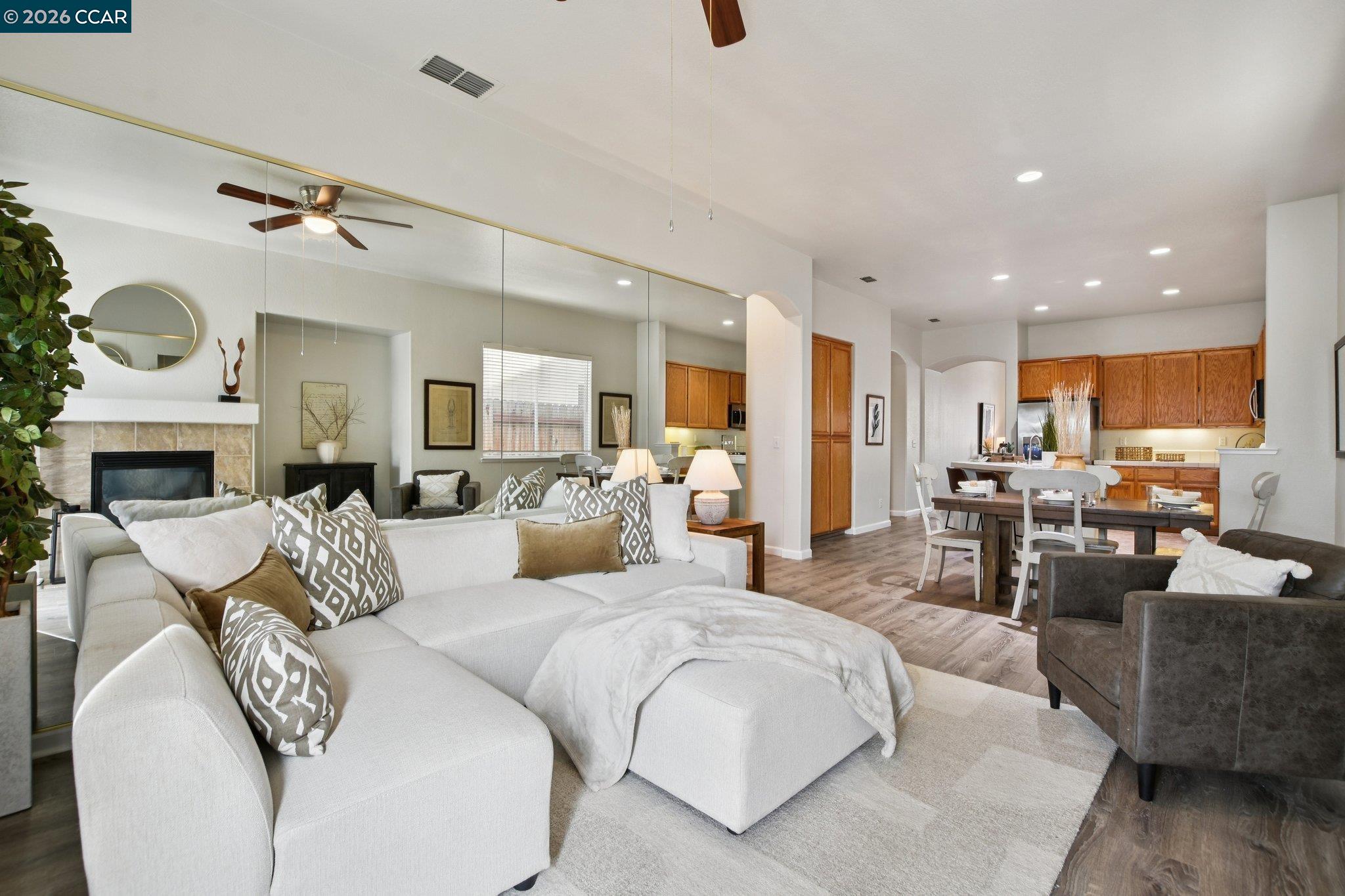 Detail Gallery Image 7 of 27 For 206 Oxburough Dr, Folsom,  CA 95630 - 3 Beds | 2 Baths