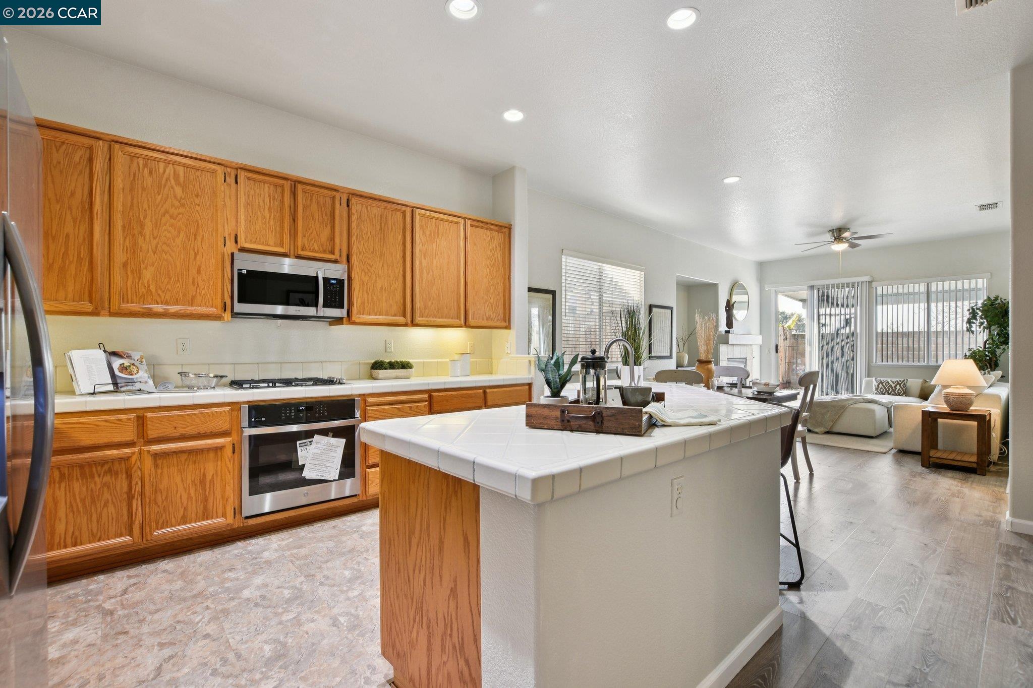 Detail Gallery Image 9 of 27 For 206 Oxburough Dr, Folsom,  CA 95630 - 3 Beds | 2 Baths