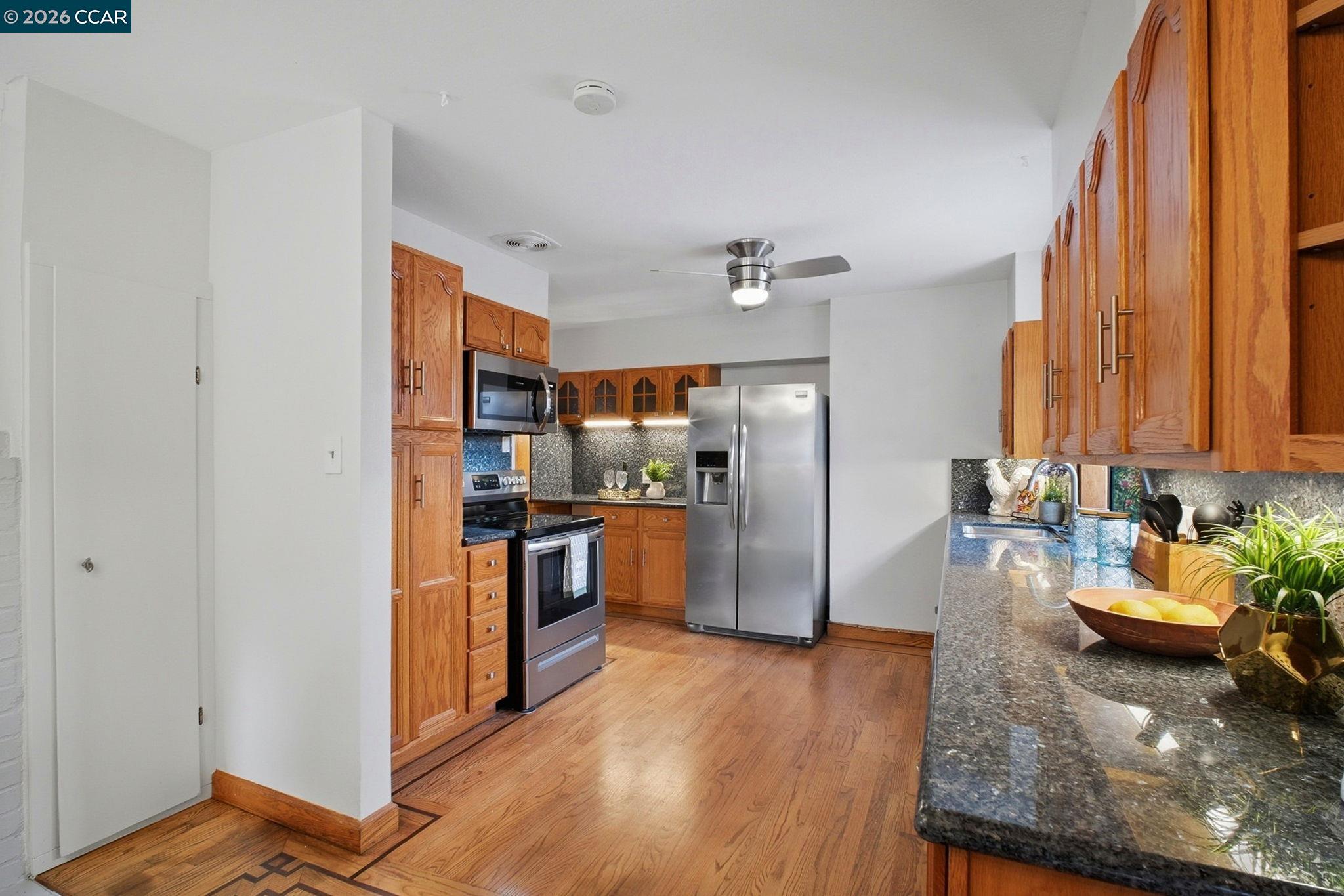 Detail Gallery Image 16 of 43 For 16132 via Catherine, San Lorenzo,  CA 94580 - 3 Beds | 2 Baths