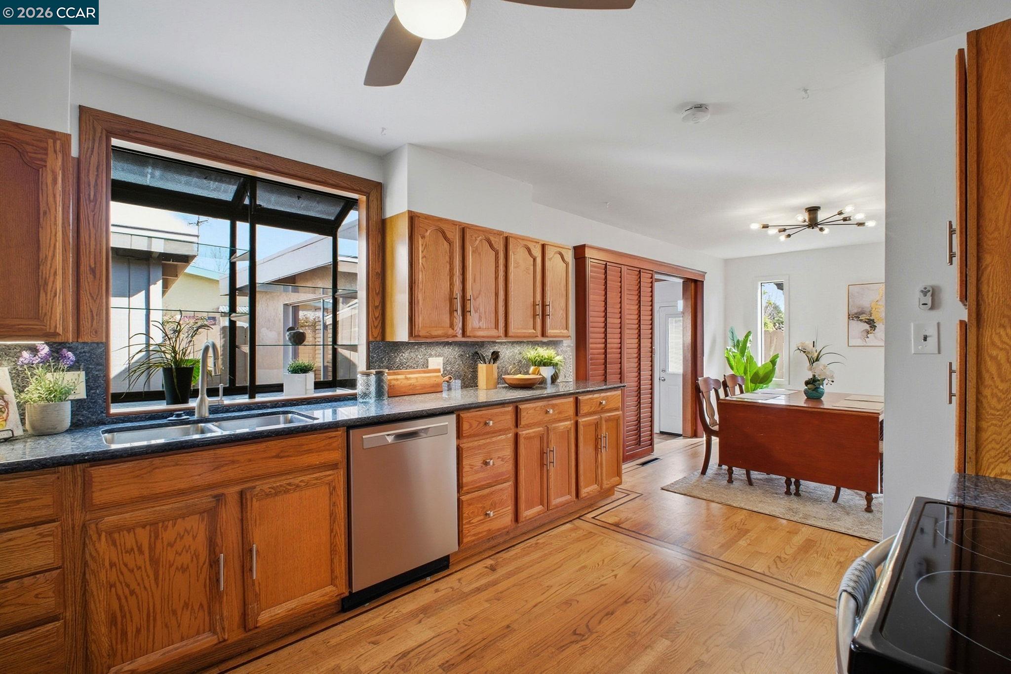 Detail Gallery Image 19 of 43 For 16132 via Catherine, San Lorenzo,  CA 94580 - 3 Beds | 2 Baths