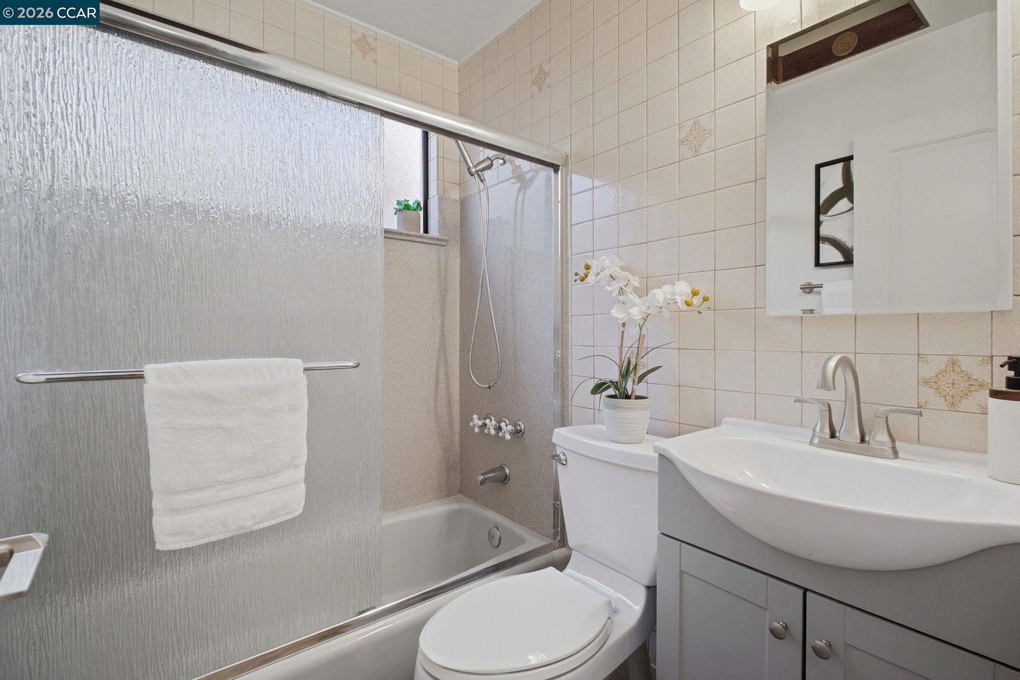 Detail Gallery Image 30 of 43 For 16132 via Catherine, San Lorenzo,  CA 94580 - 3 Beds | 2 Baths