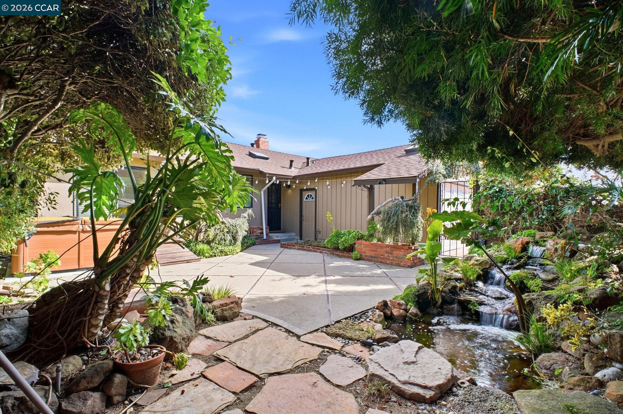 Detail Gallery Image 4 of 43 For 16132 via Catherine, San Lorenzo,  CA 94580 - 3 Beds | 2 Baths