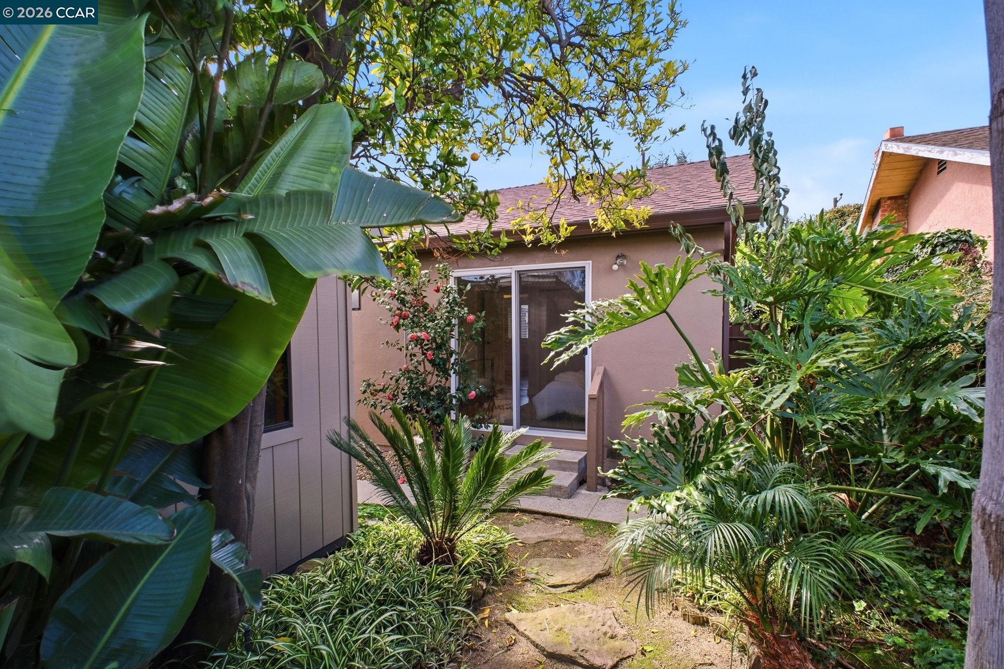 Detail Gallery Image 37 of 43 For 16132 via Catherine, San Lorenzo,  CA 94580 - 3 Beds | 2 Baths