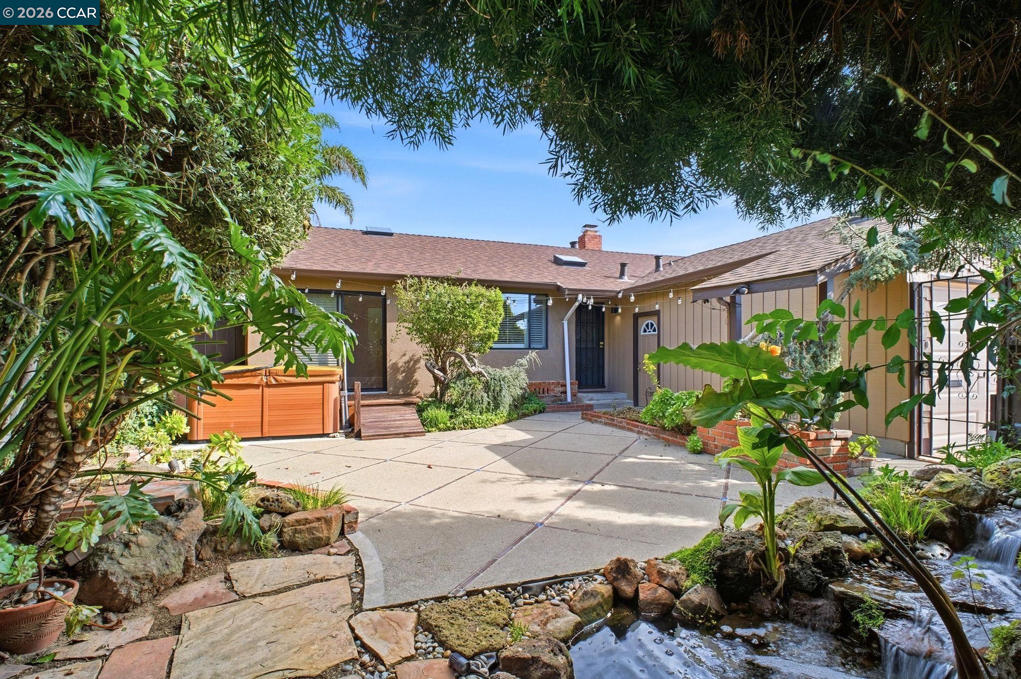 Detail Gallery Image 5 of 43 For 16132 via Catherine, San Lorenzo,  CA 94580 - 3 Beds | 2 Baths